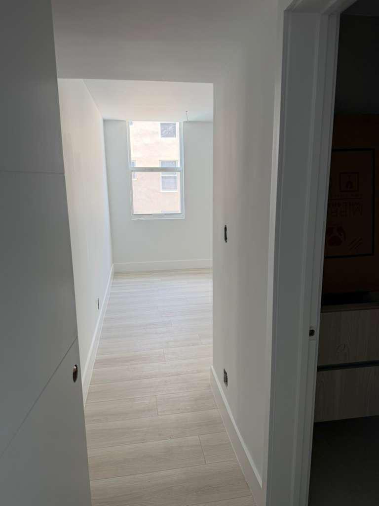 427 Golden Isles #12d, Hallandale Beach FL 33009