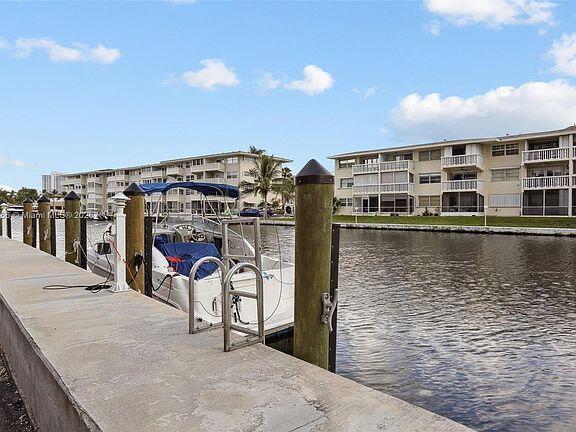 427 Golden Isles #12d, Hallandale Beach FL 33009