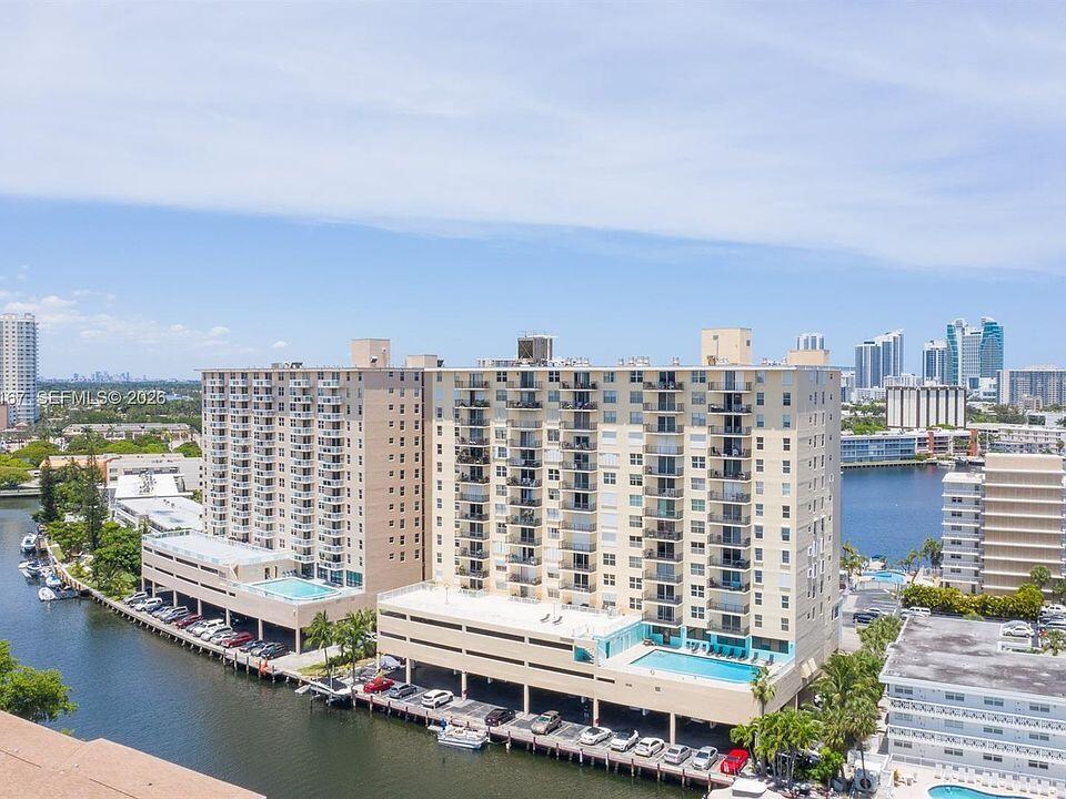 427 Golden Isles #12d, Hallandale Beach FL 33009