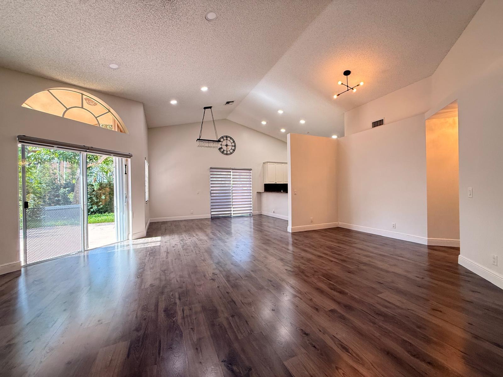 11042 TOPEKA, Cooper City FL 33026