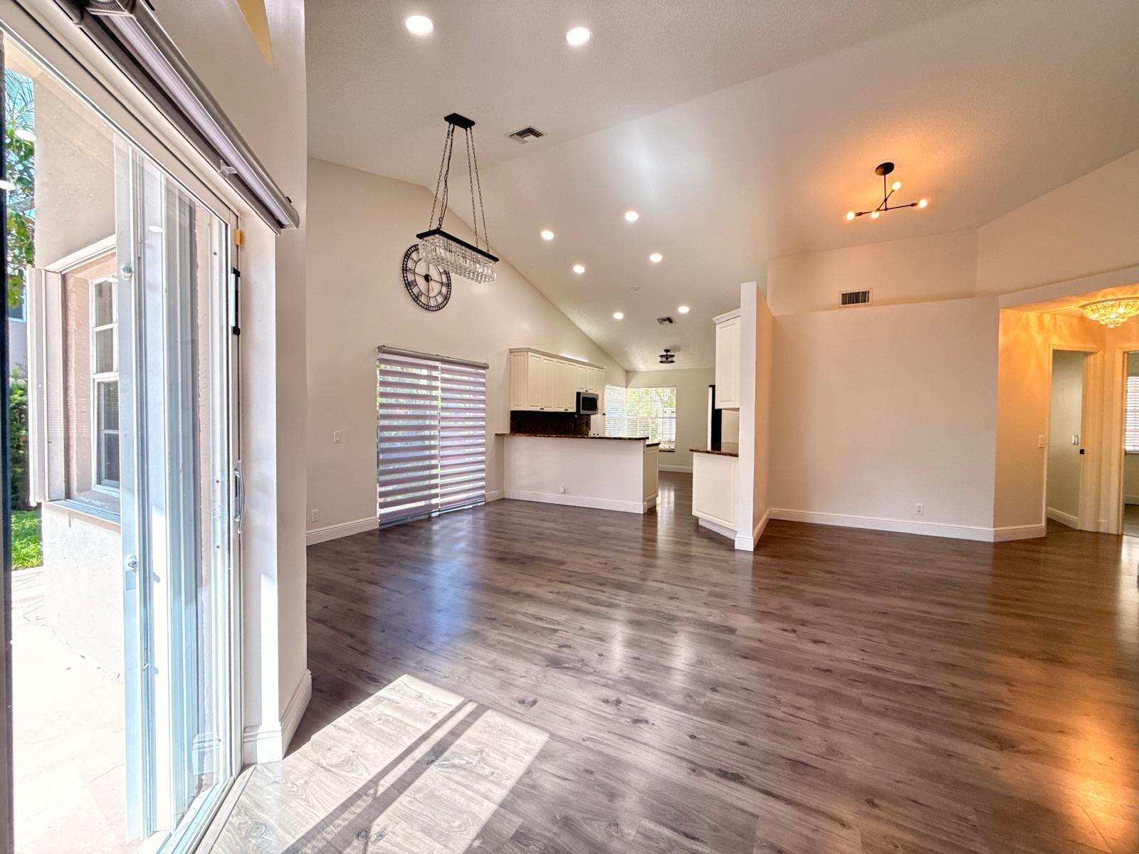 11042 TOPEKA, Cooper City FL 33026