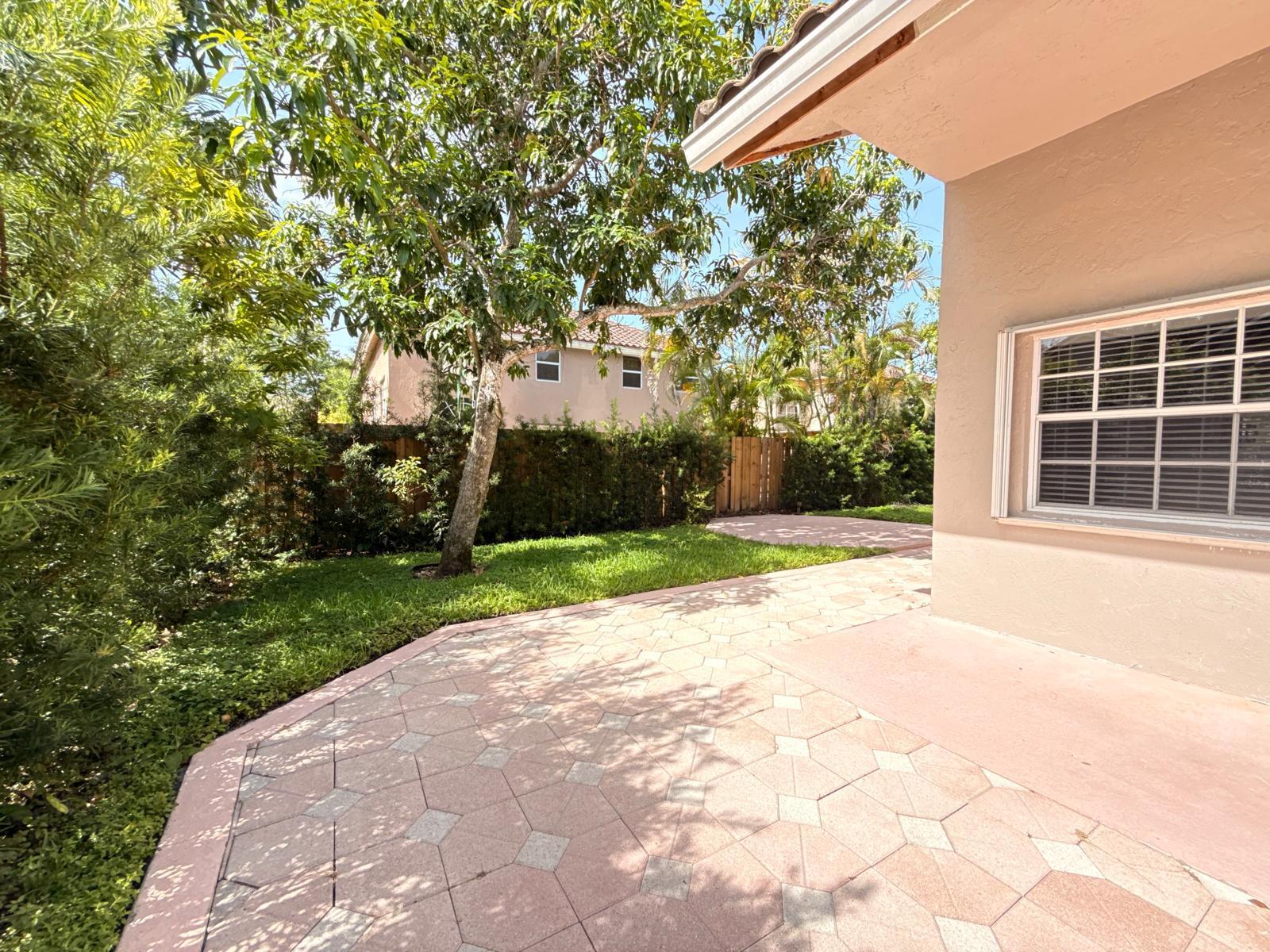 11042 TOPEKA, Cooper City FL 33026