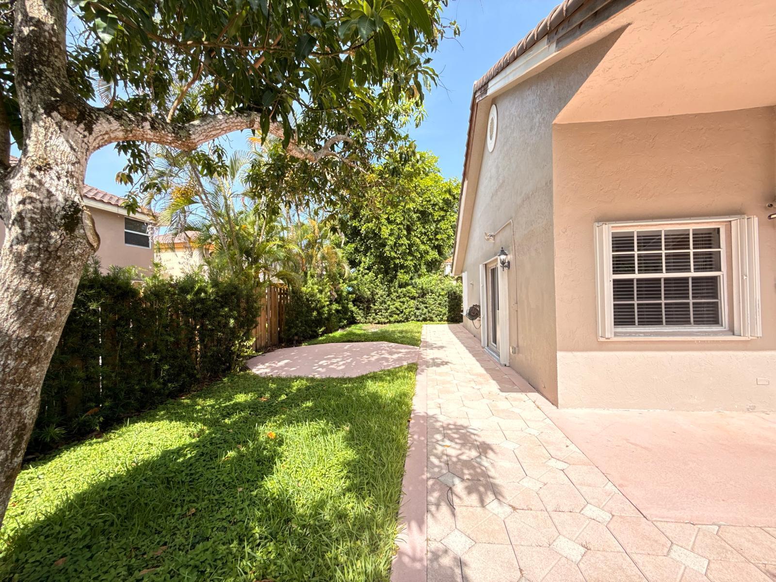 11042 TOPEKA, Cooper City FL 33026