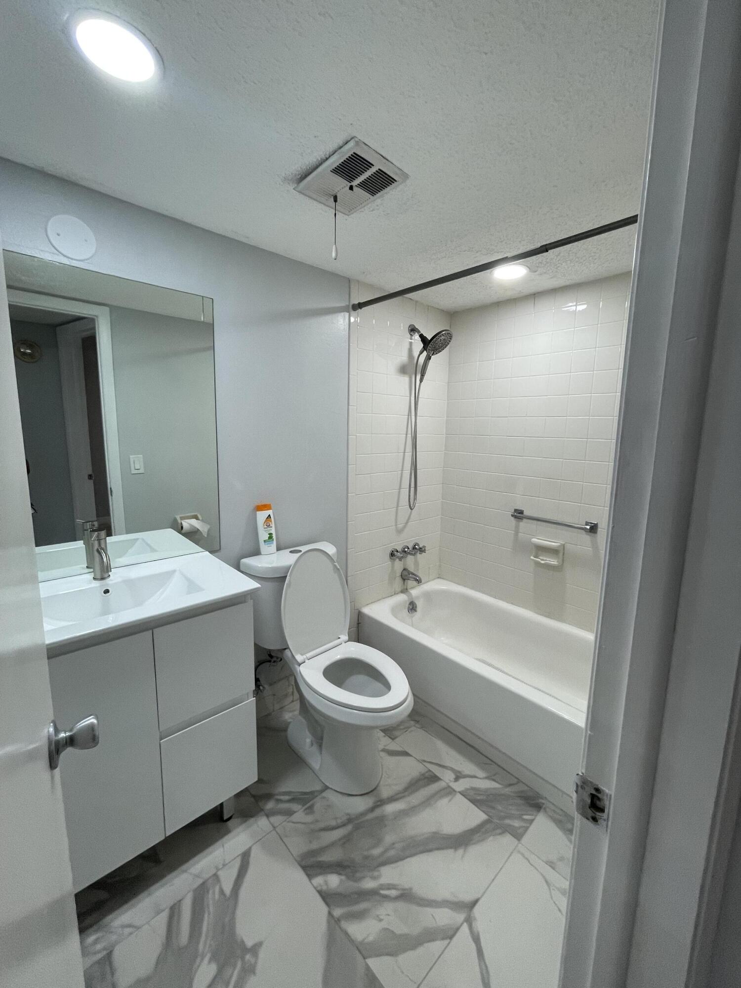 5980 NW 64TH #203, Tamarac FL 33319