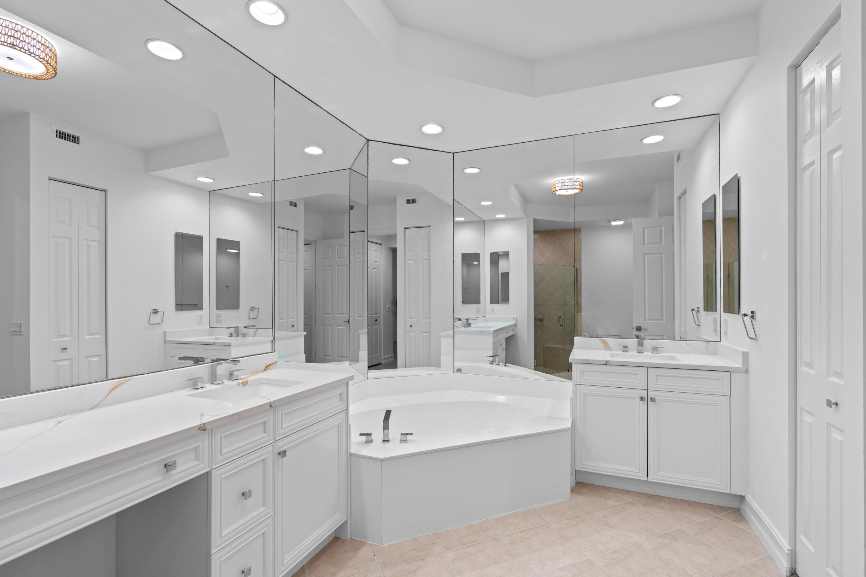 127 Palm Bay #A, Palm Beach Gardens FL 33418