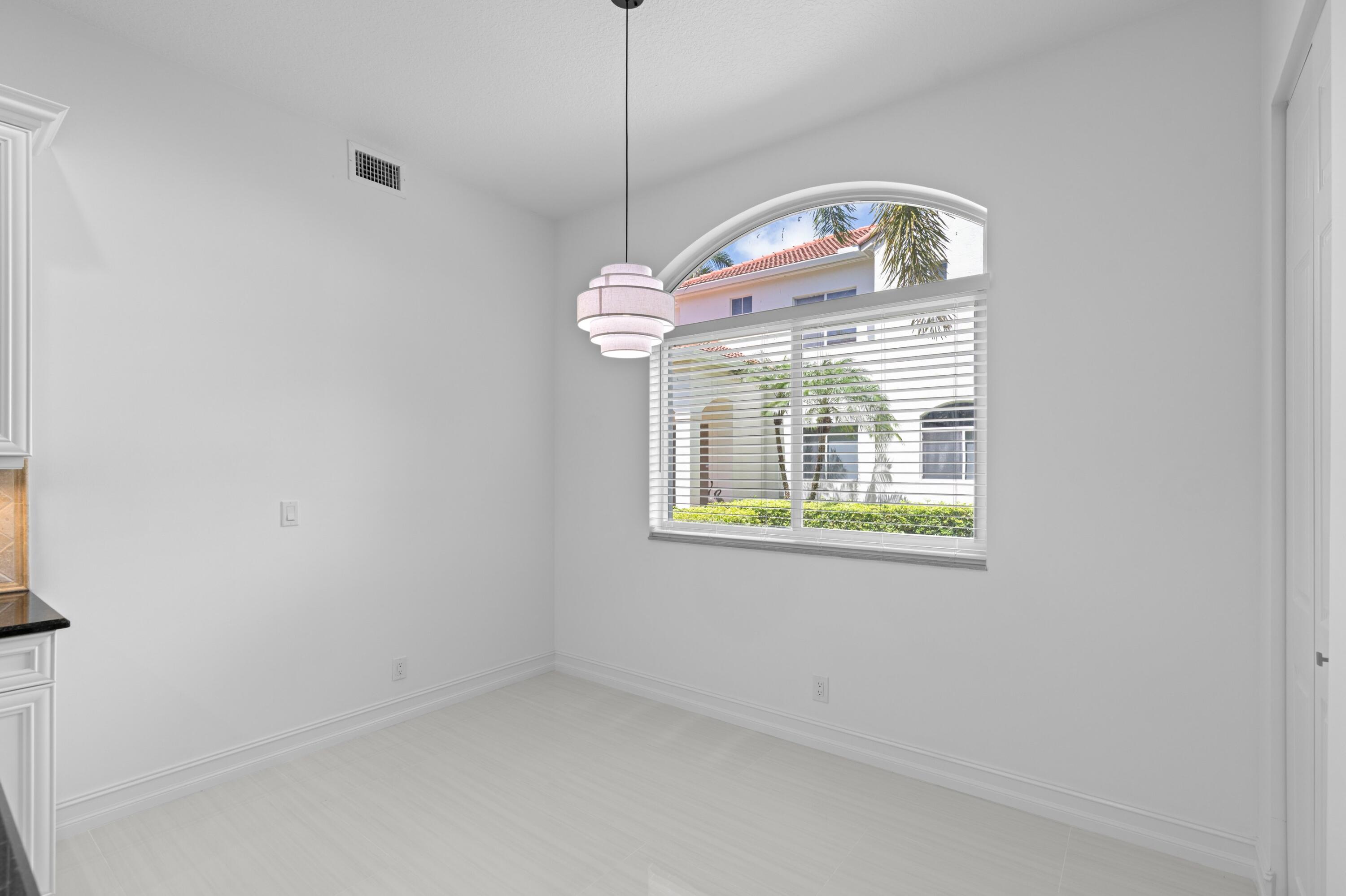 127 Palm Bay #A, Palm Beach Gardens FL 33418