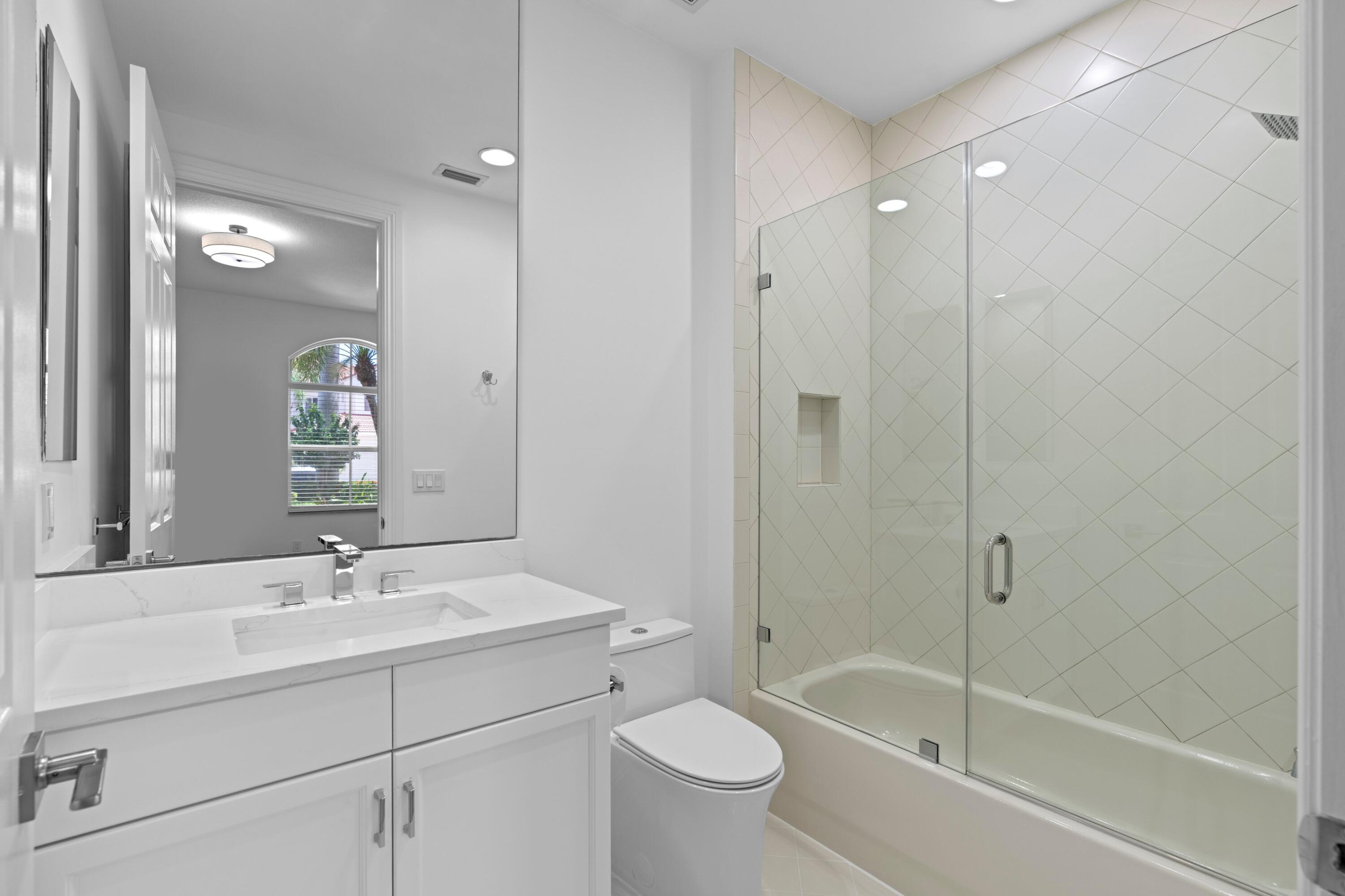 127 Palm Bay #A, Palm Beach Gardens FL 33418