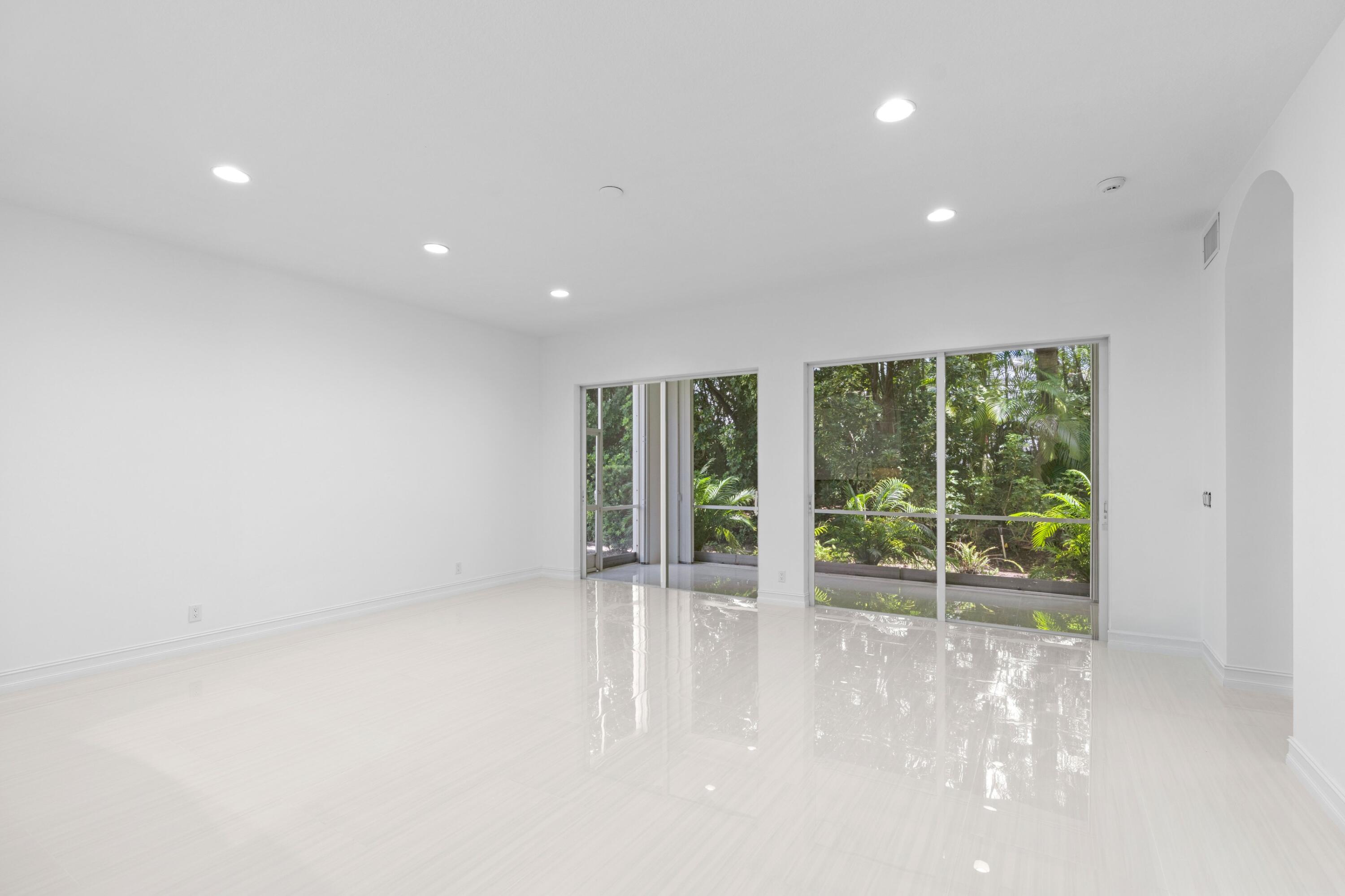 127 Palm Bay #A, Palm Beach Gardens FL 33418