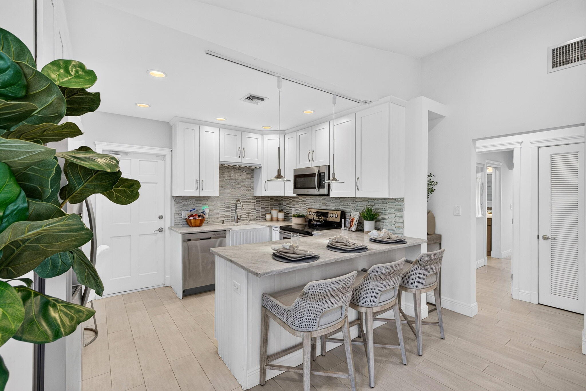 1329-2 SE 13th, Fort Lauderdale FL 33316