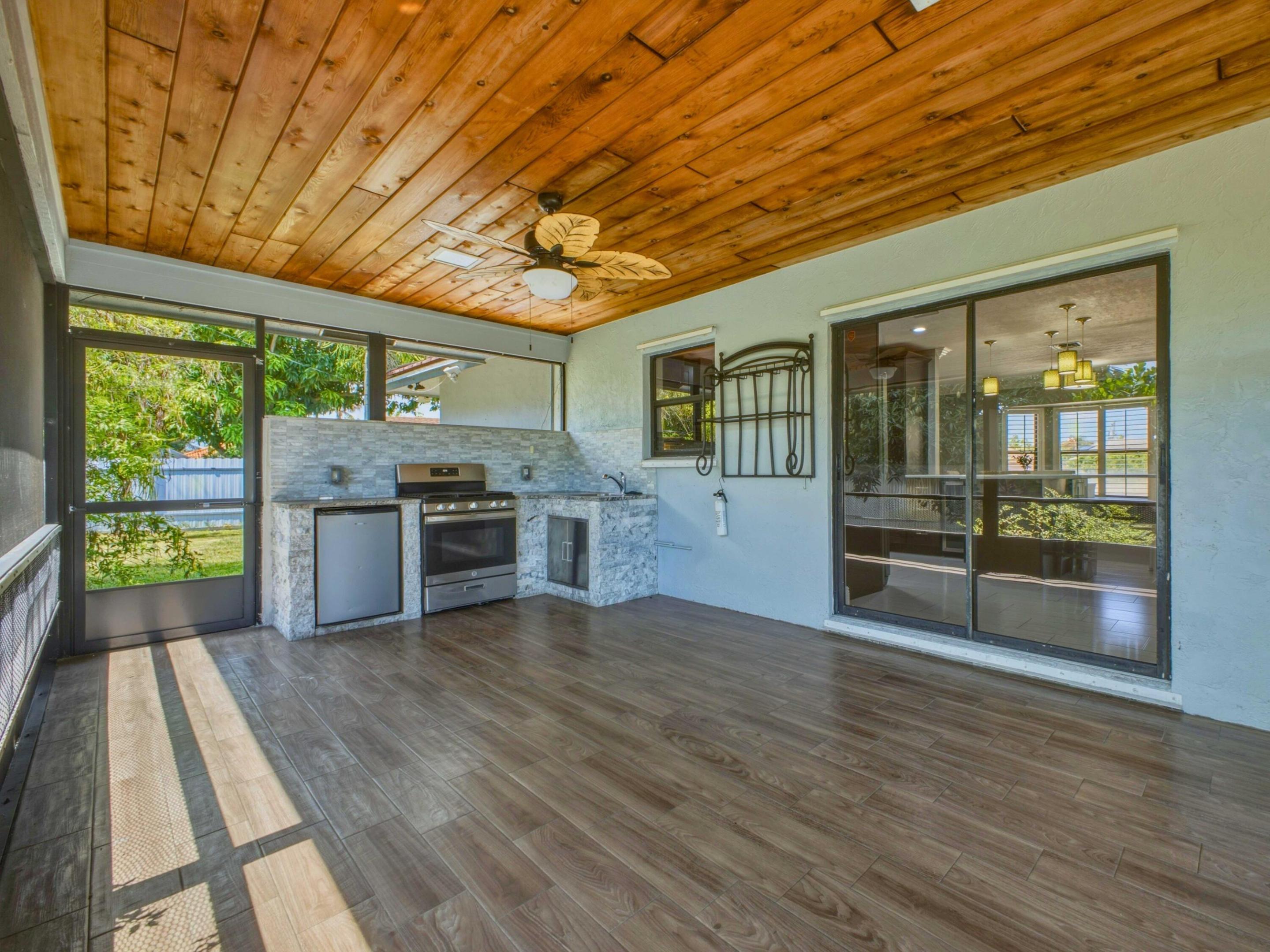 1127 Sea Pines, Lantana FL 33462
