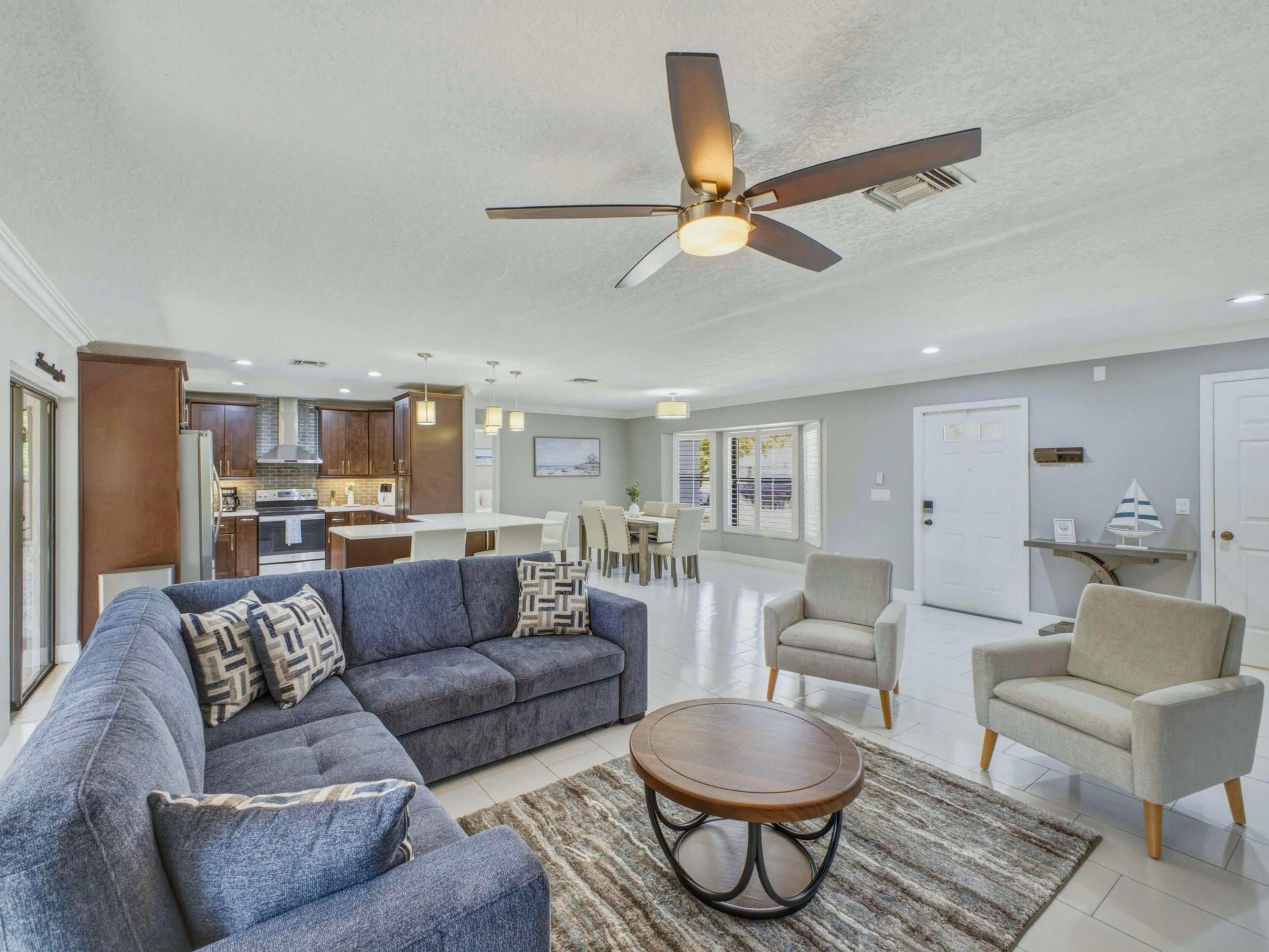 1127 Sea Pines, Lantana FL 33462