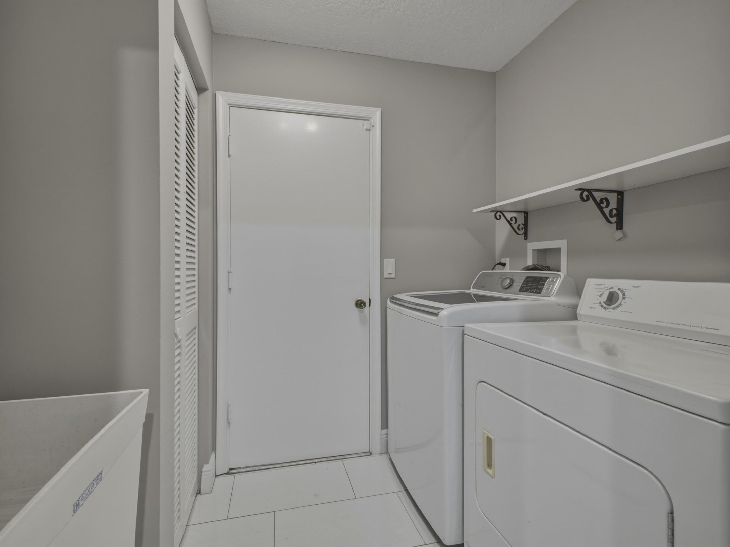 1127 Sea Pines, Lantana FL 33462
