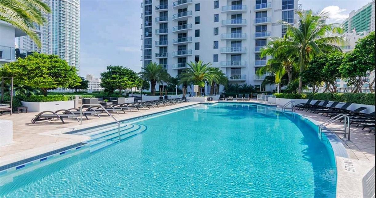1060 Brickell #1617, Miami FL 33131