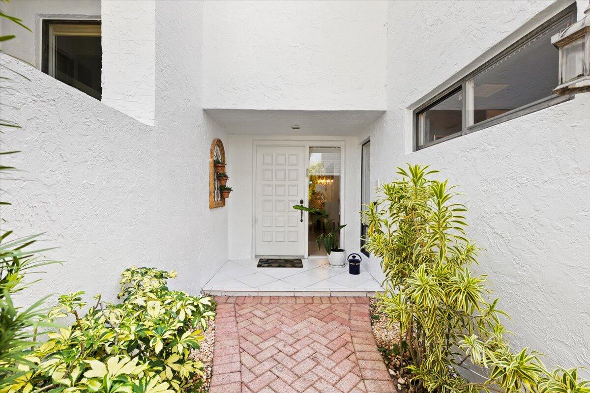 7338 Woodmont, Boca Raton FL 33434