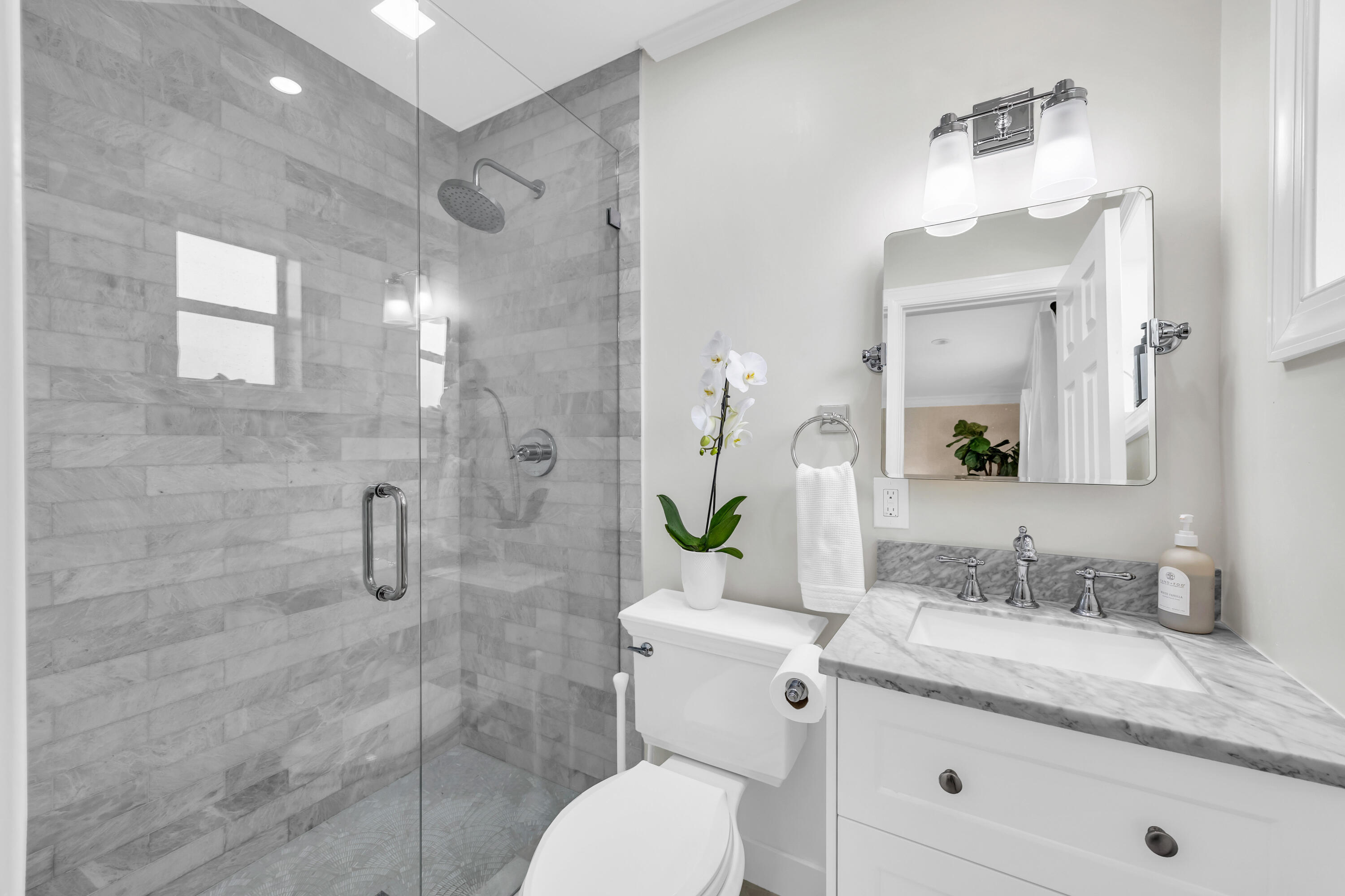 366 ELM, Tequesta FL 33469