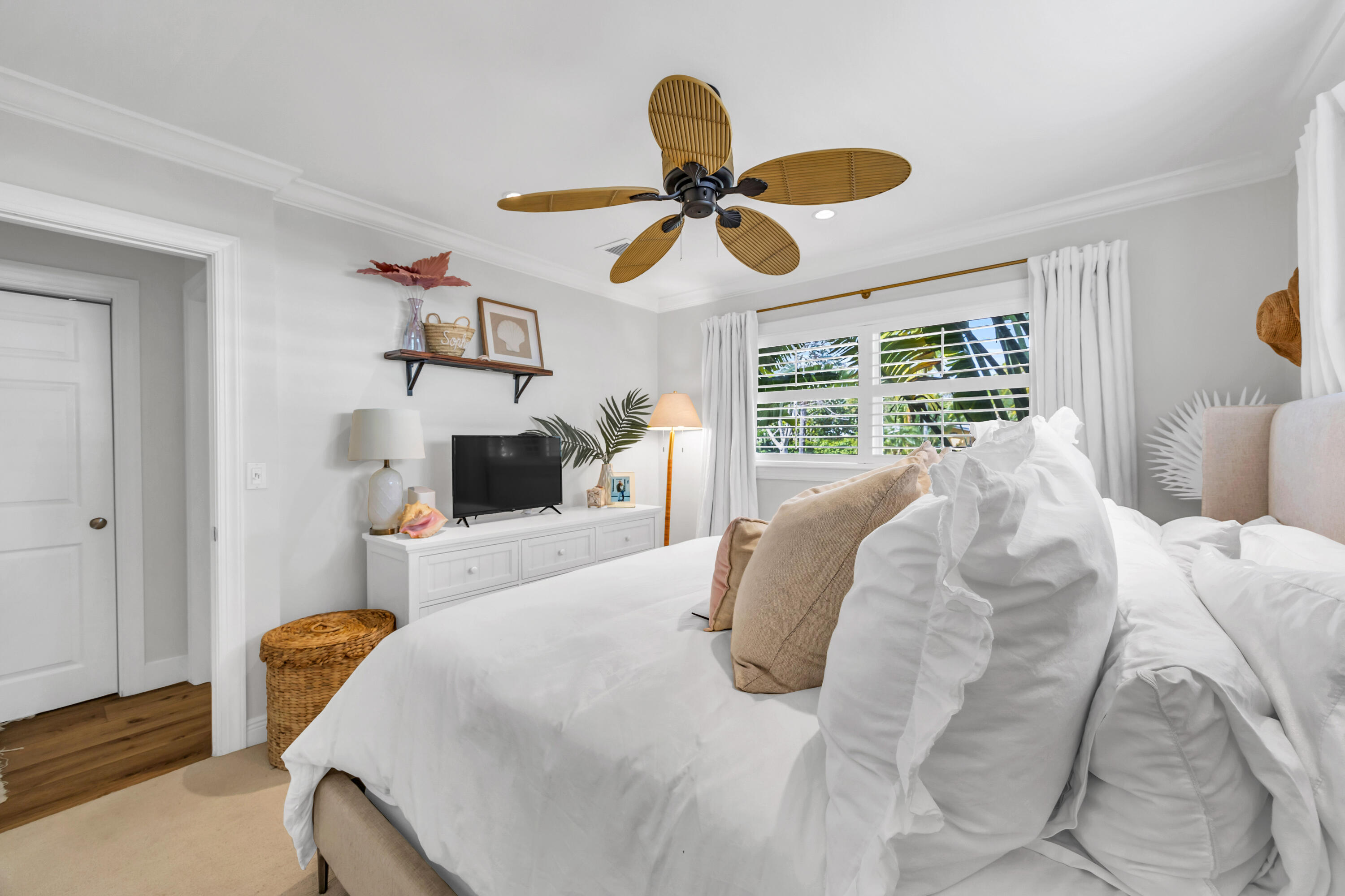 366 ELM, Tequesta FL 33469