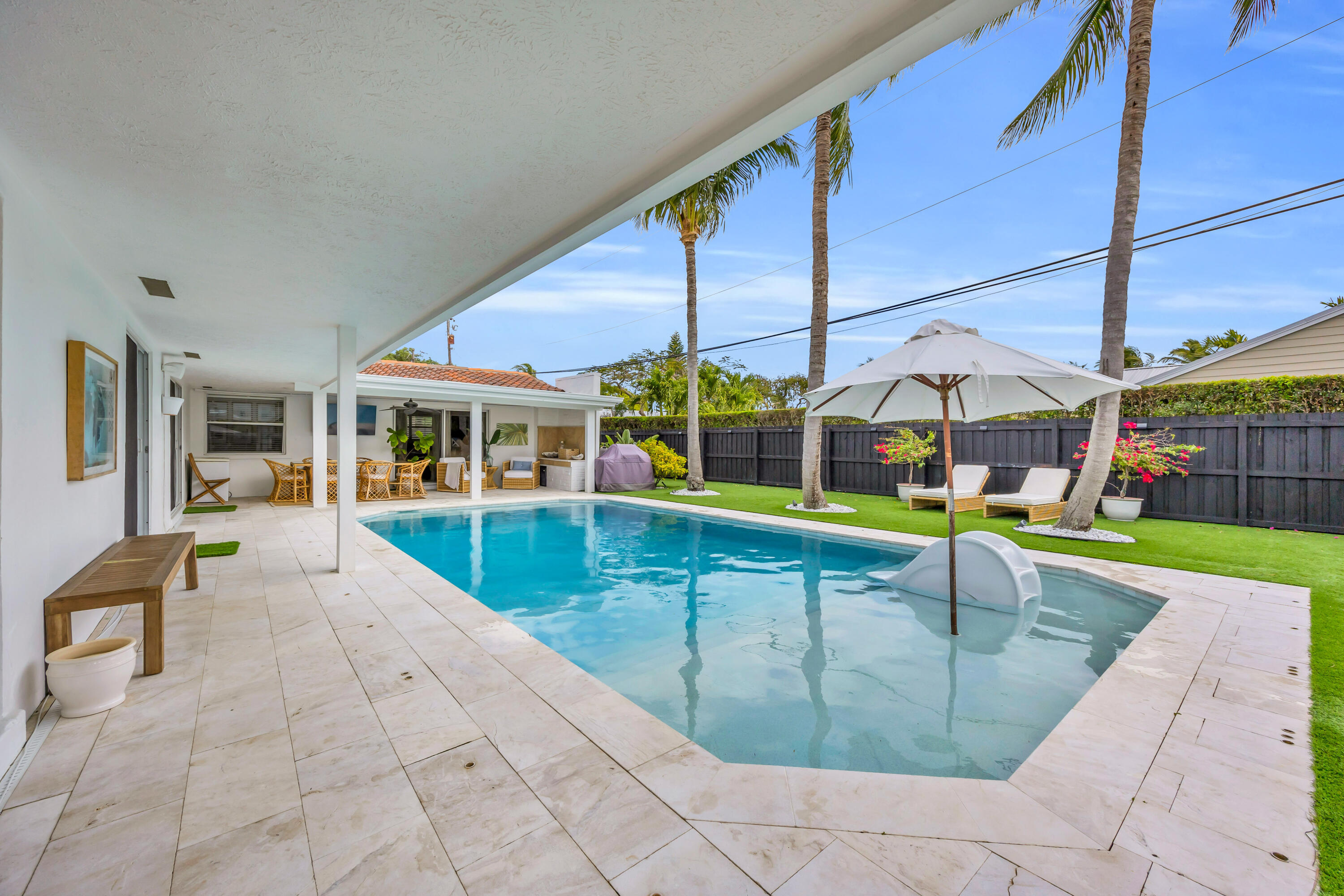 366 ELM, Tequesta FL 33469