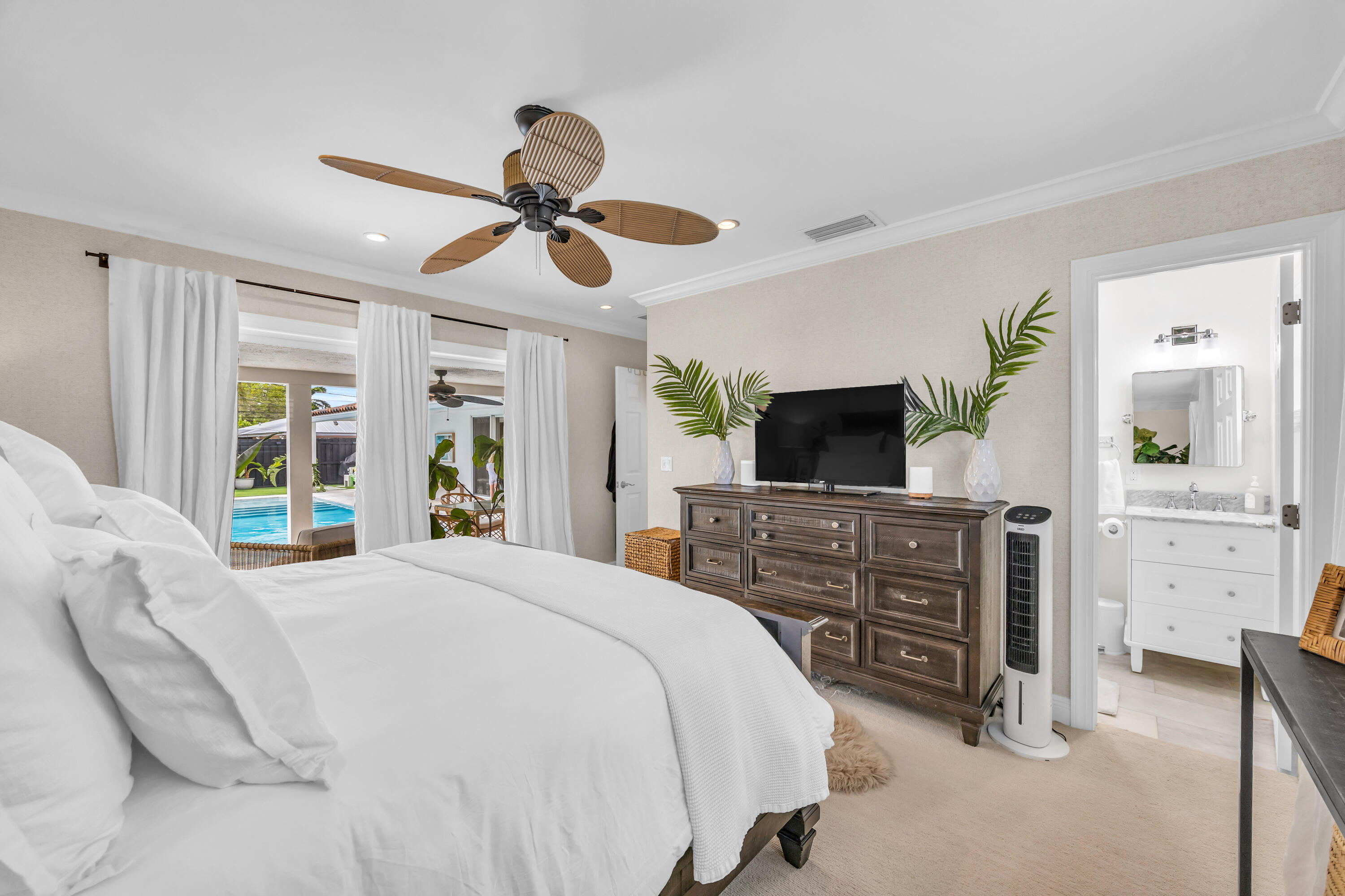 366 ELM, Tequesta FL 33469