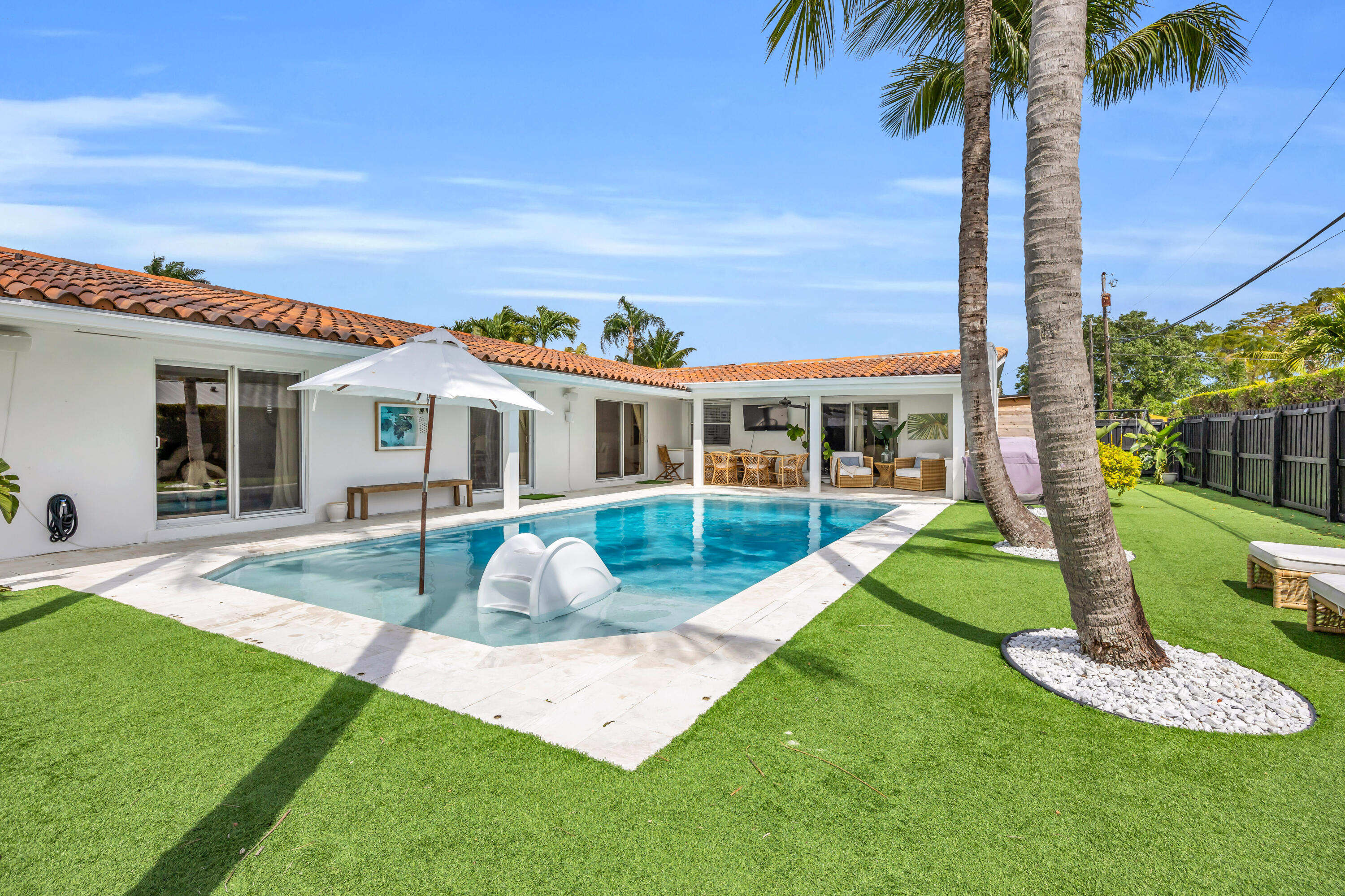 366 ELM, Tequesta FL 33469