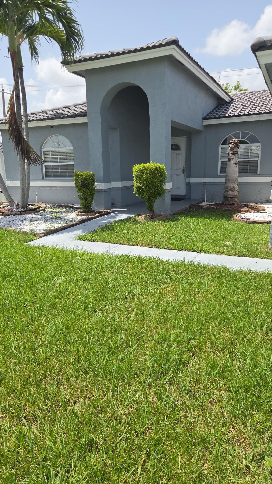8221 NW 45TH, Lauderhill FL 33351