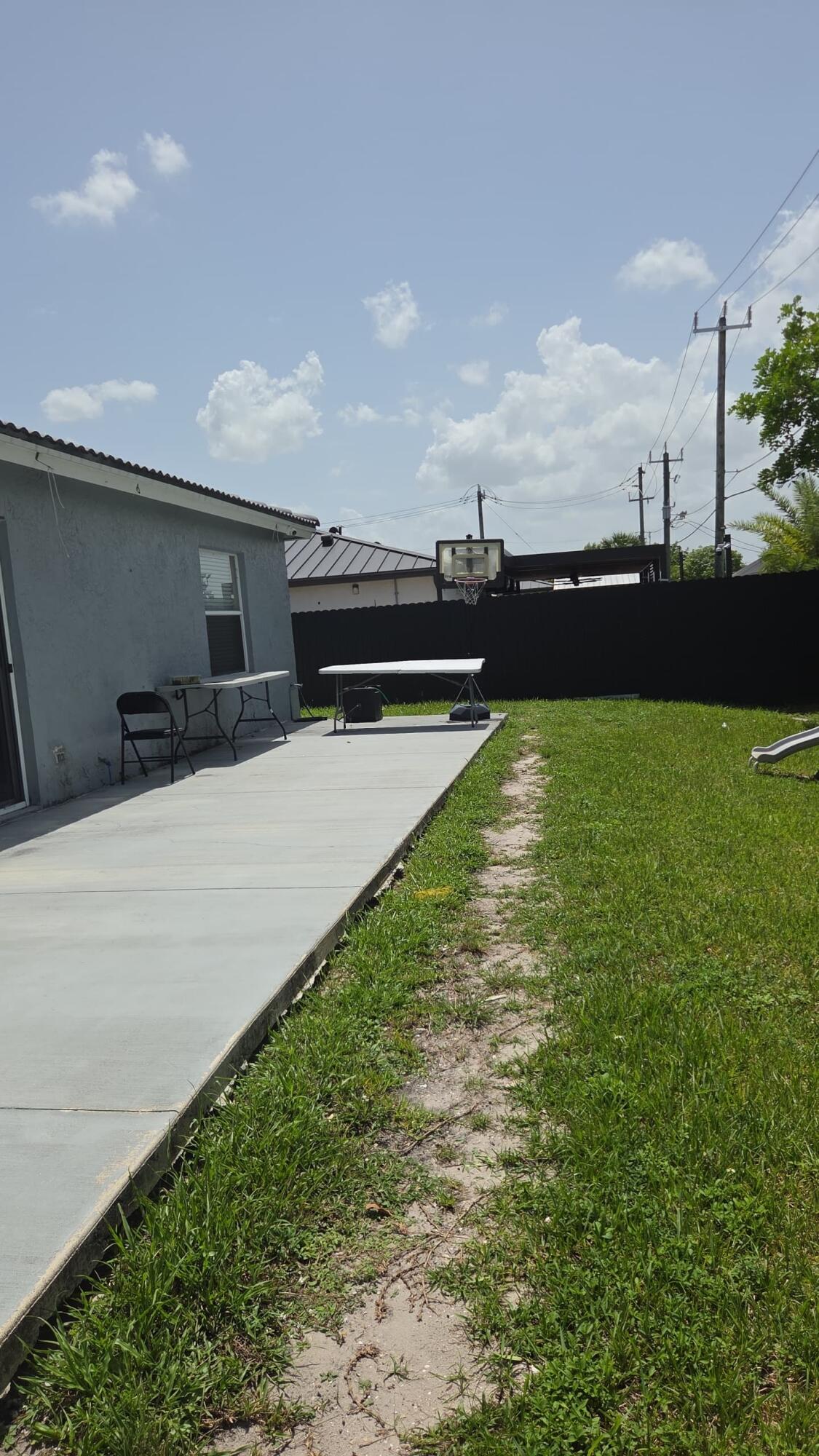 8221 NW 45TH, Lauderhill FL 33351