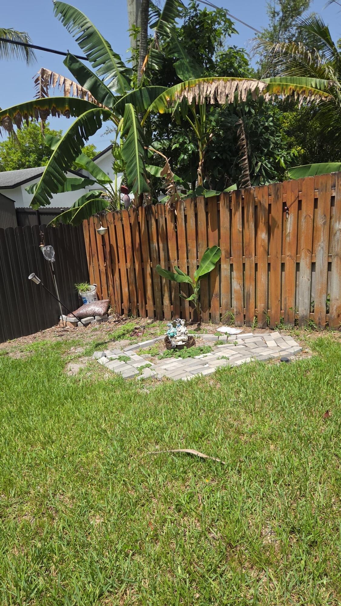 8221 NW 45TH, Lauderhill FL 33351