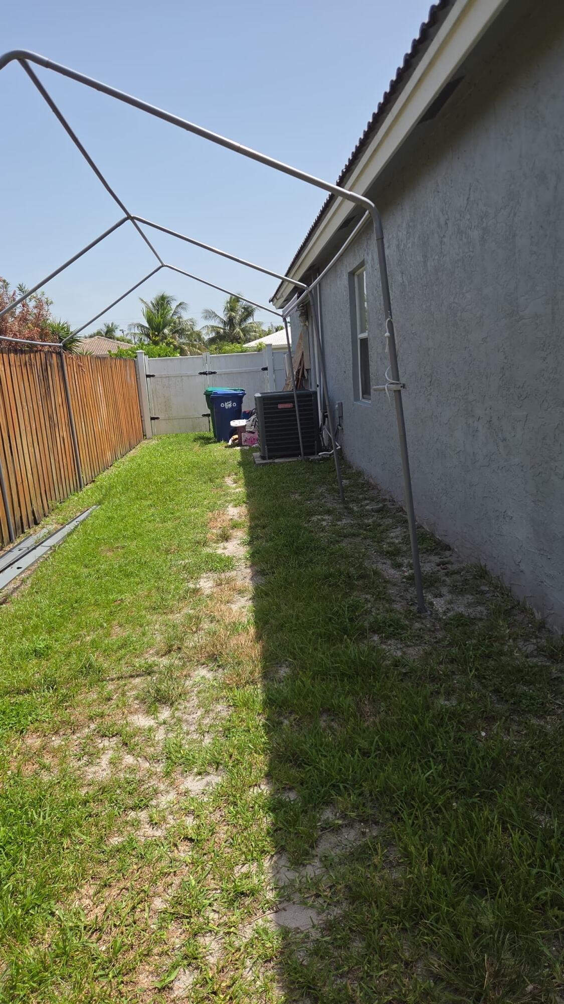 8221 NW 45TH, Lauderhill FL 33351