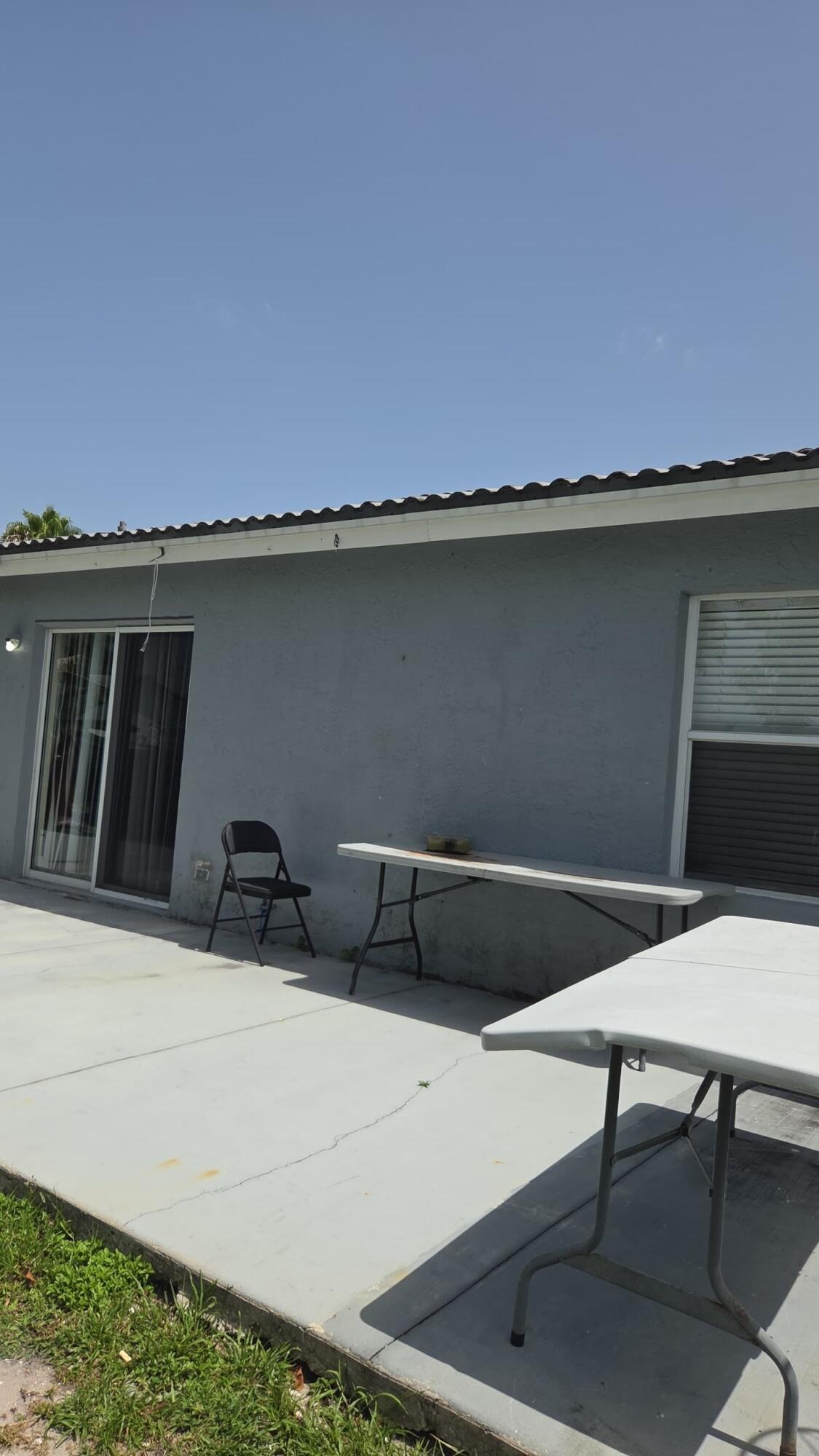 8221 NW 45TH, Lauderhill FL 33351