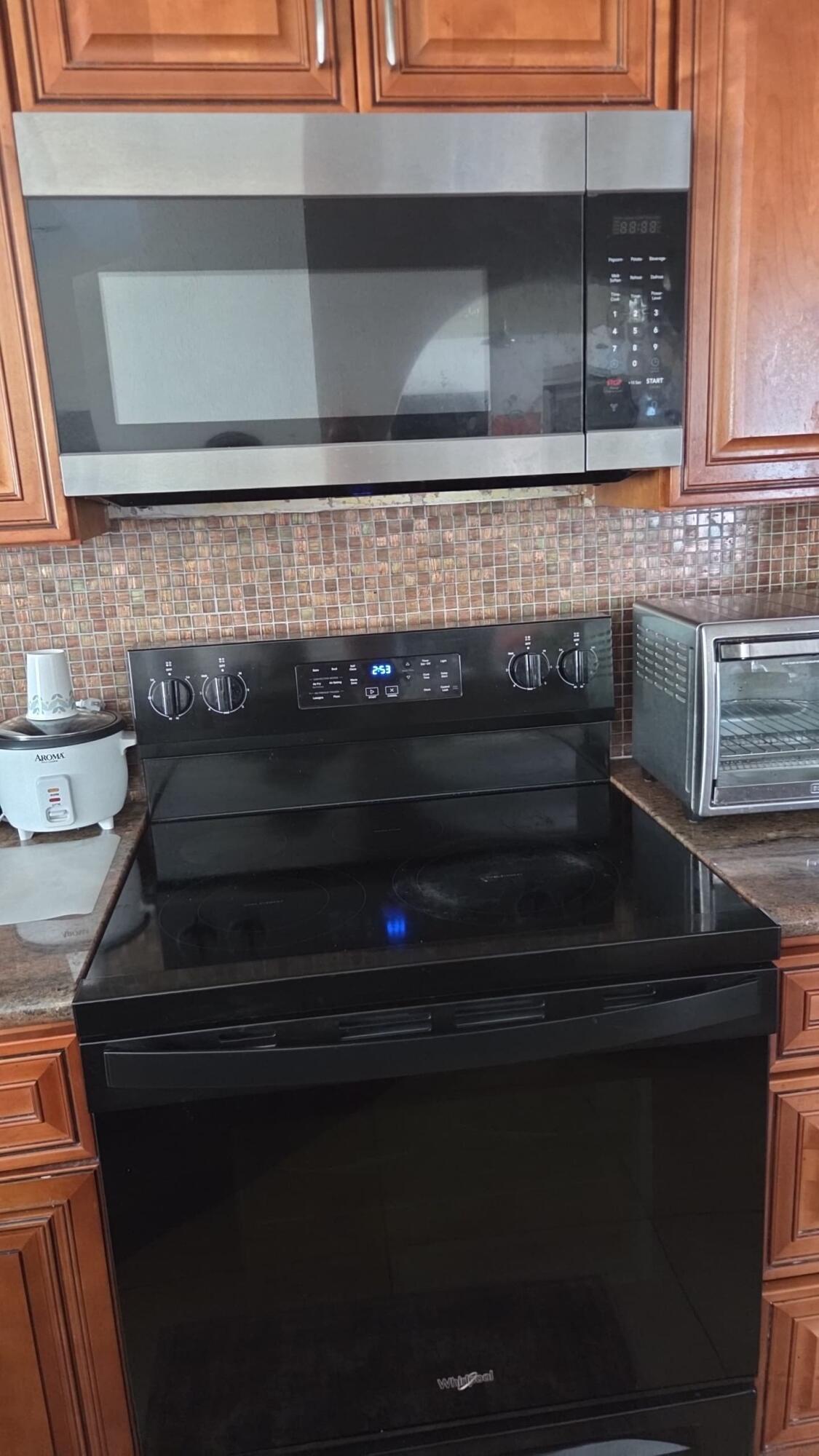 8221 NW 45TH, Lauderhill FL 33351