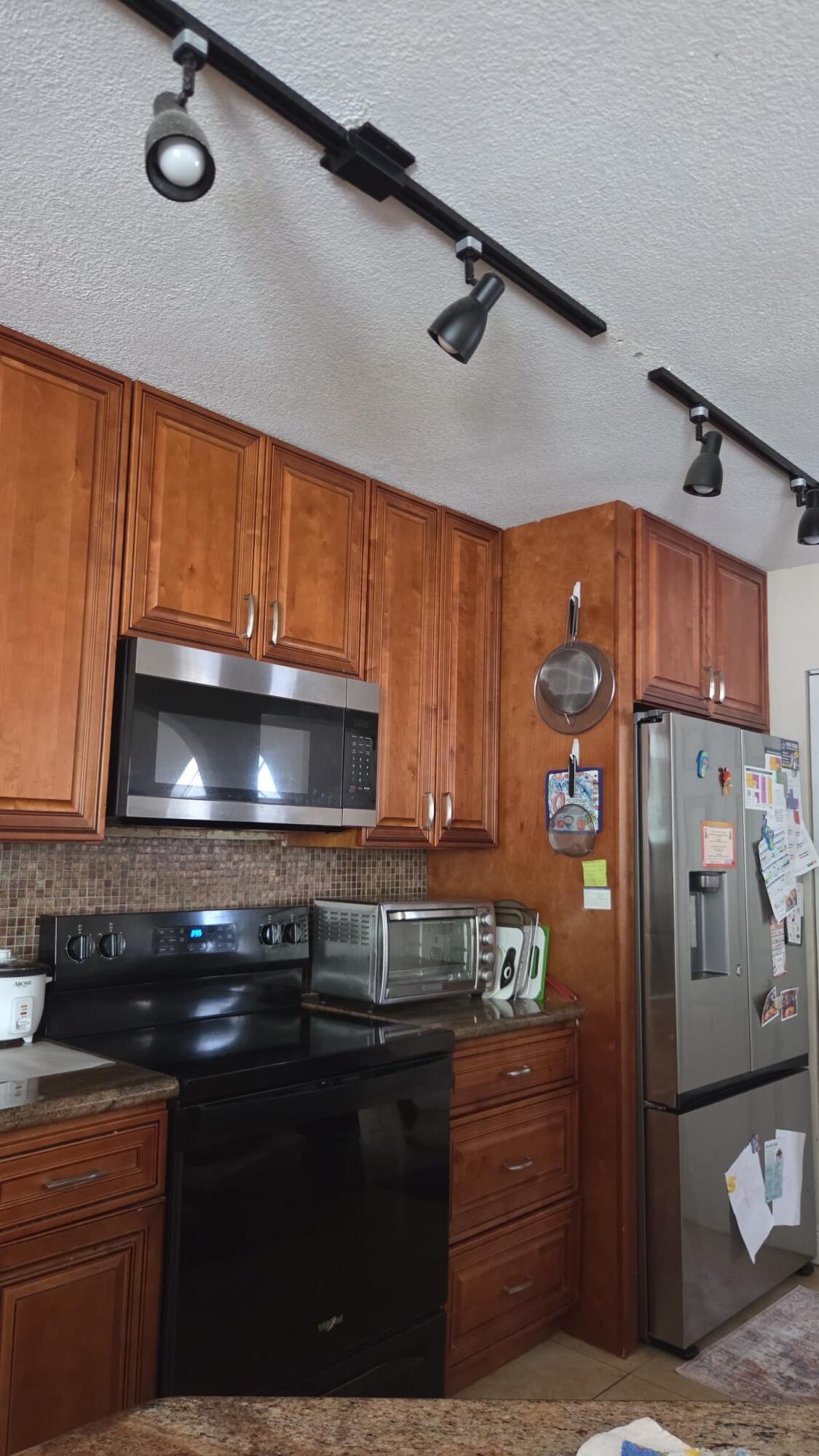 8221 NW 45TH, Lauderhill FL 33351