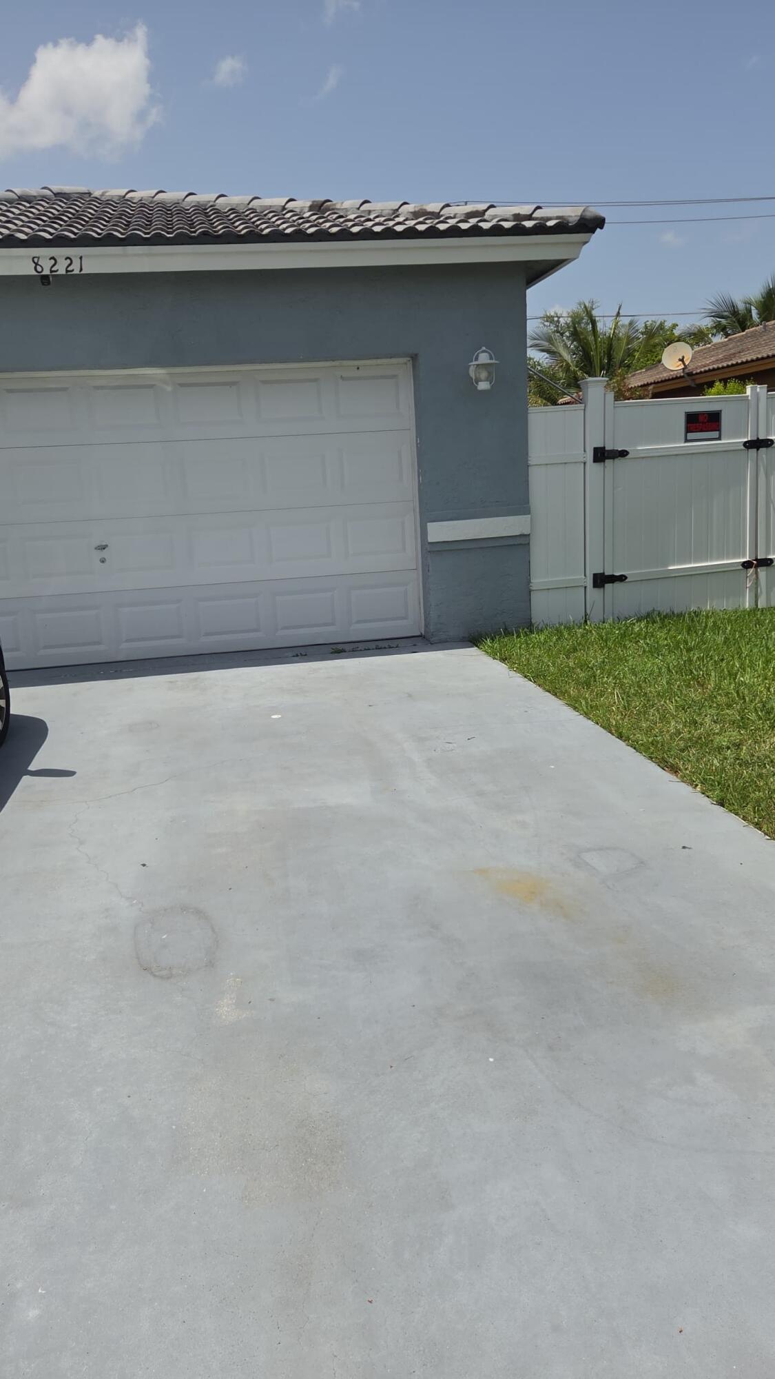 8221 NW 45TH, Lauderhill FL 33351