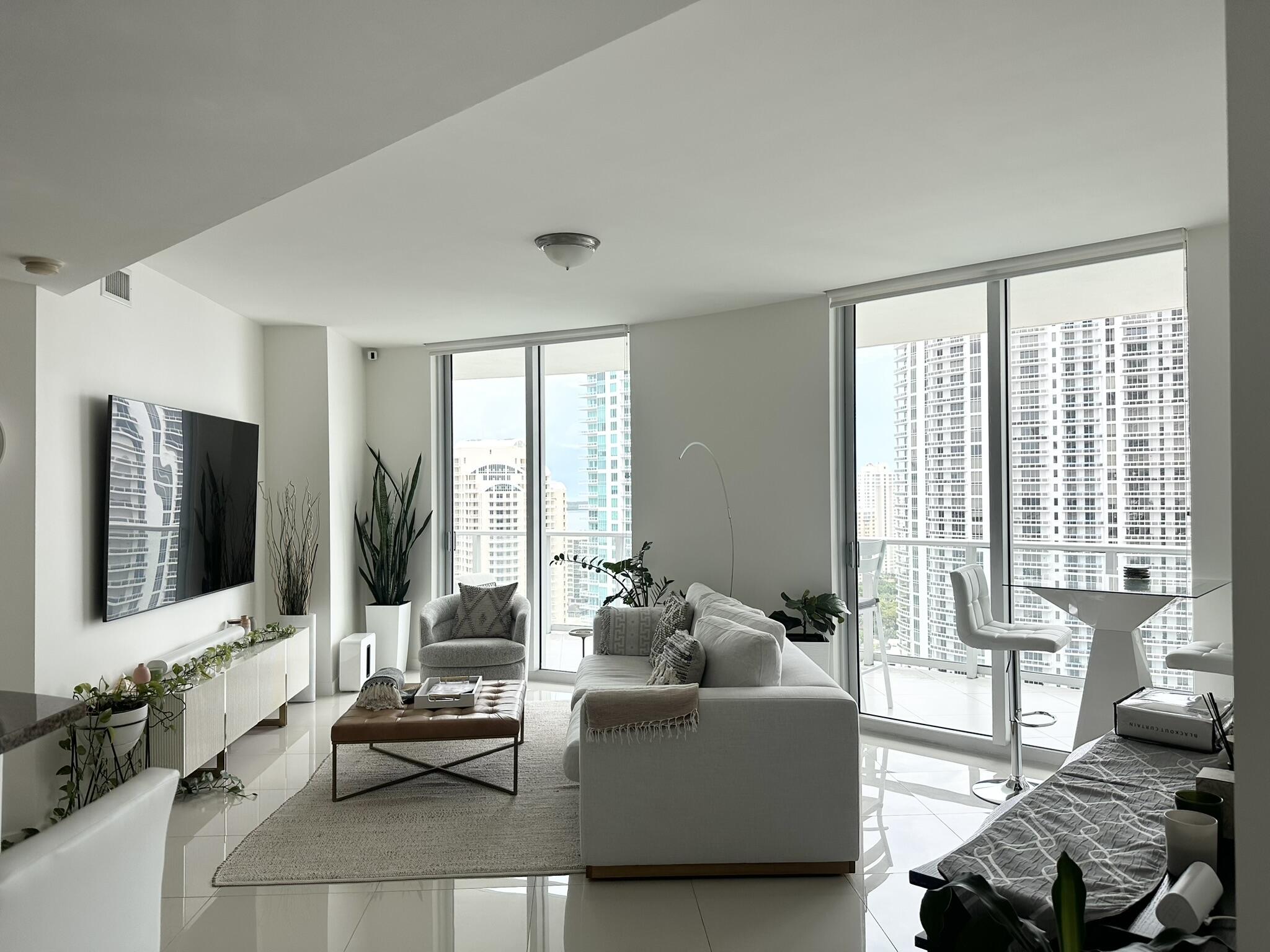 300 S BISCAYNE #T-2208, Miami FL 33131