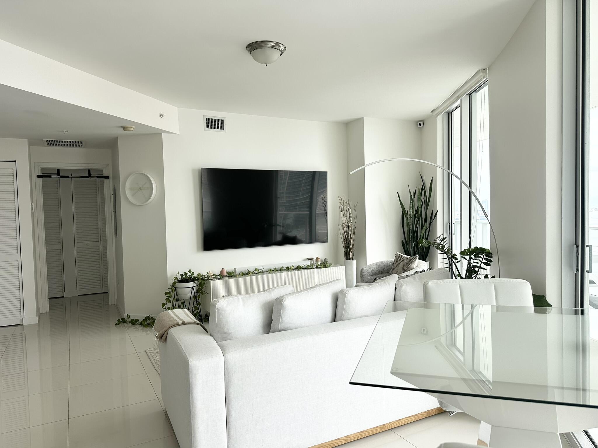 300 S BISCAYNE #T-2208, Miami FL 33131