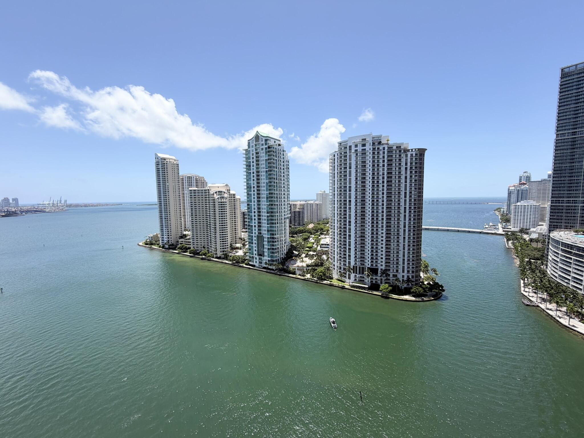 300 S BISCAYNE #T-2208, Miami FL 33131