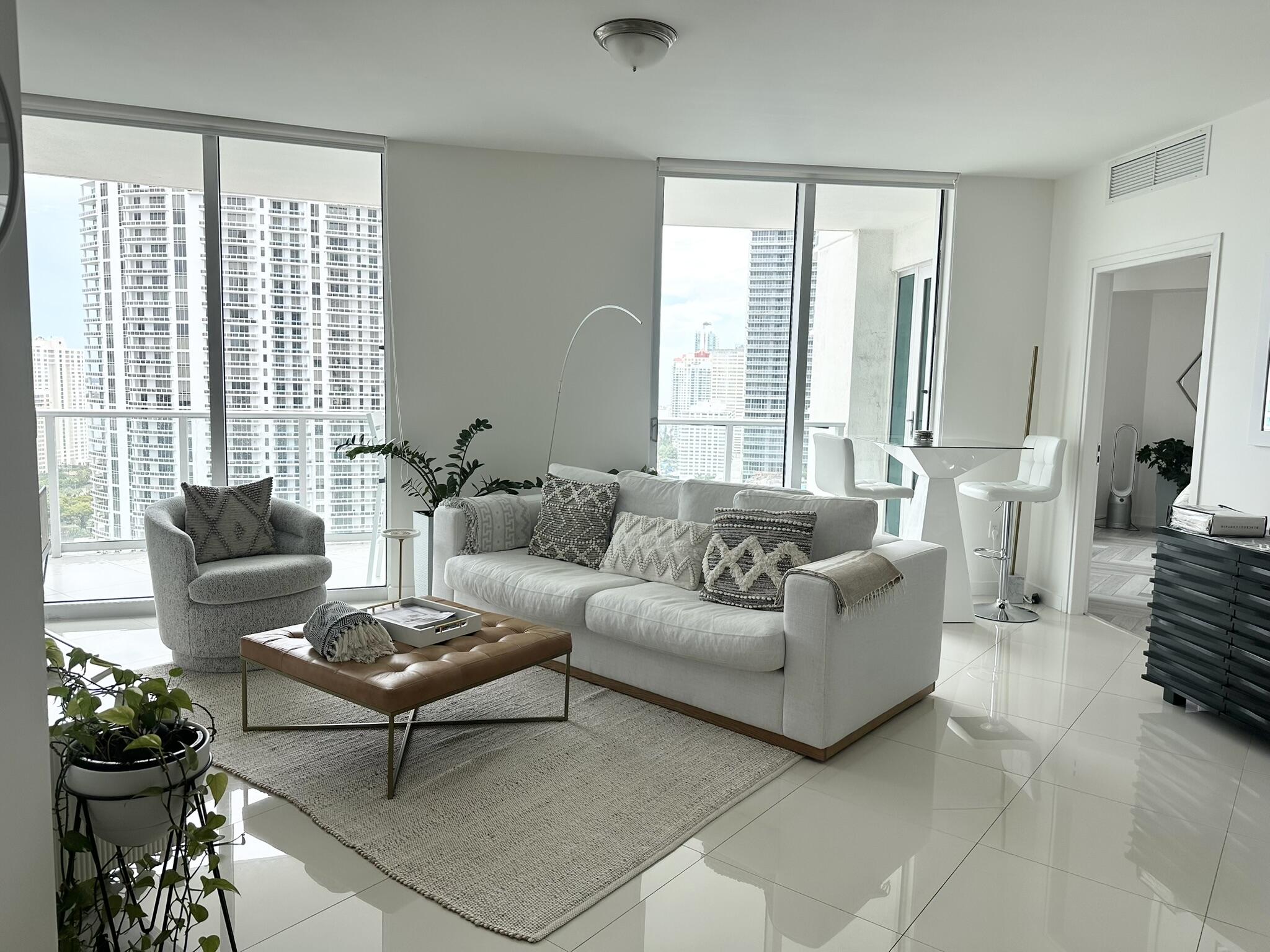 300 S BISCAYNE #T-2208, Miami FL 33131