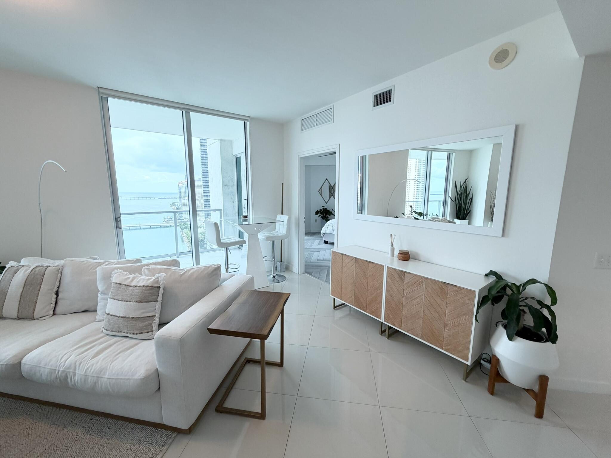 300 S BISCAYNE #T-2208, Miami FL 33131