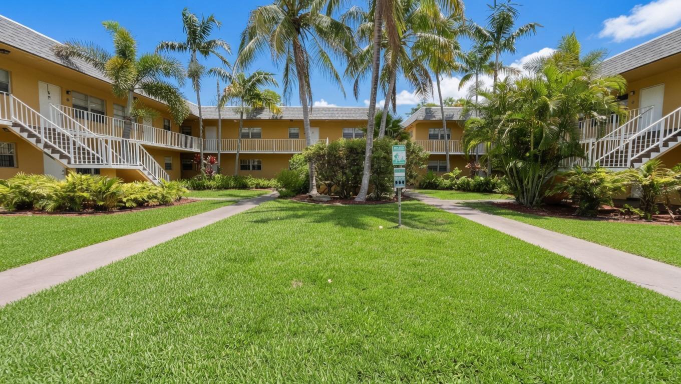 200 Croton #111, Lantana FL 33462