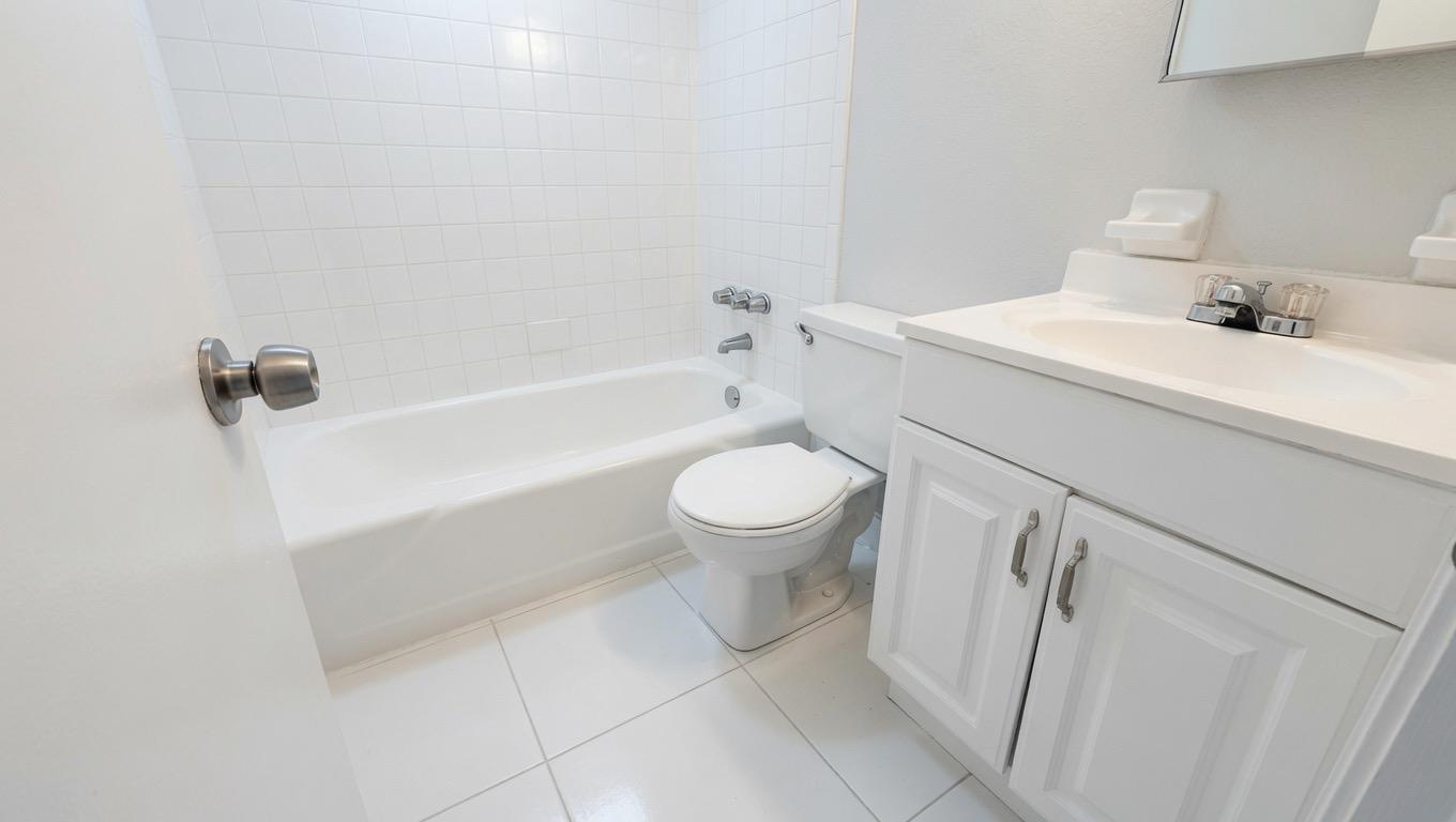 200 Croton #111, Lantana FL 33462