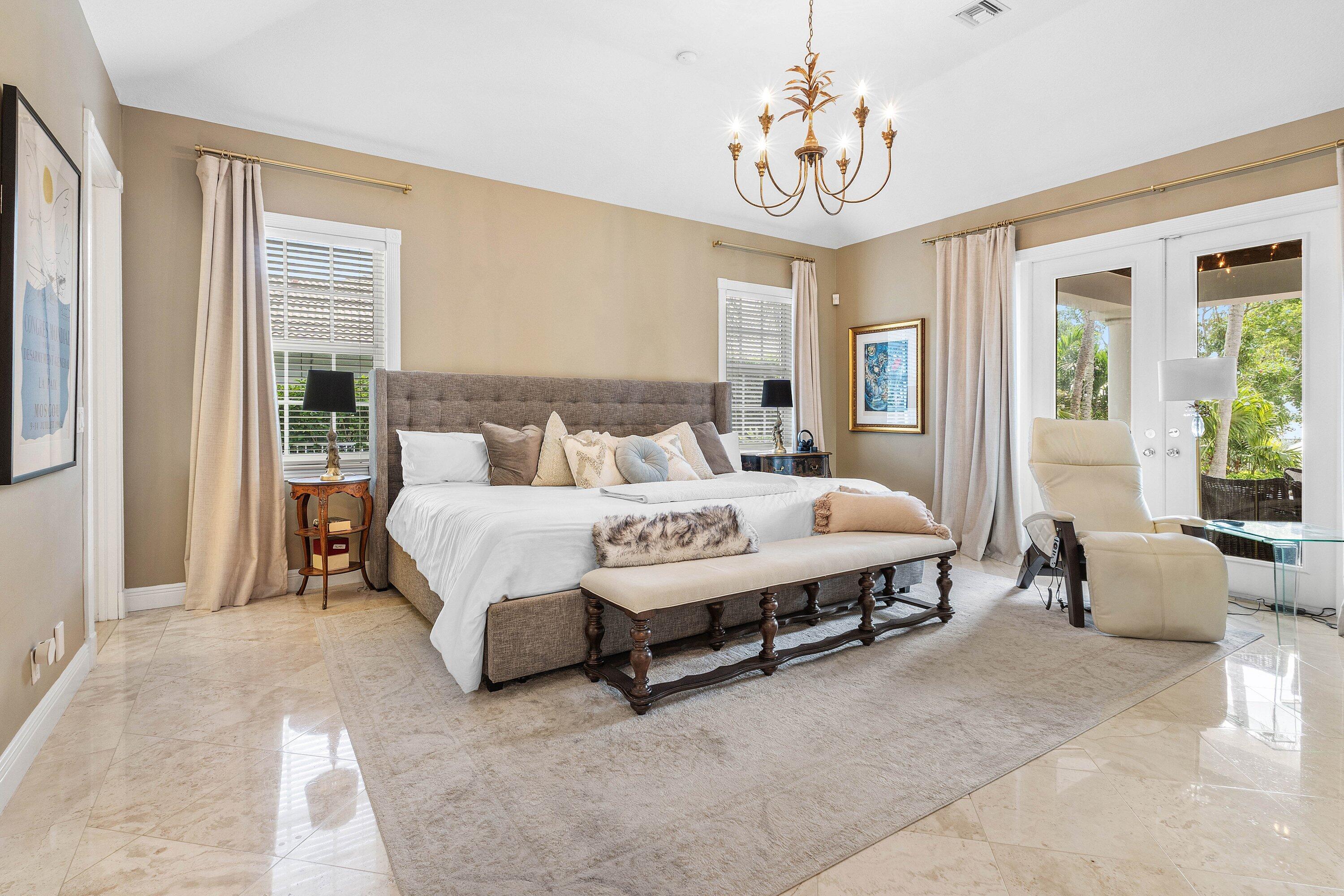 2 FIRESTONE, West Palm Beach FL 33401