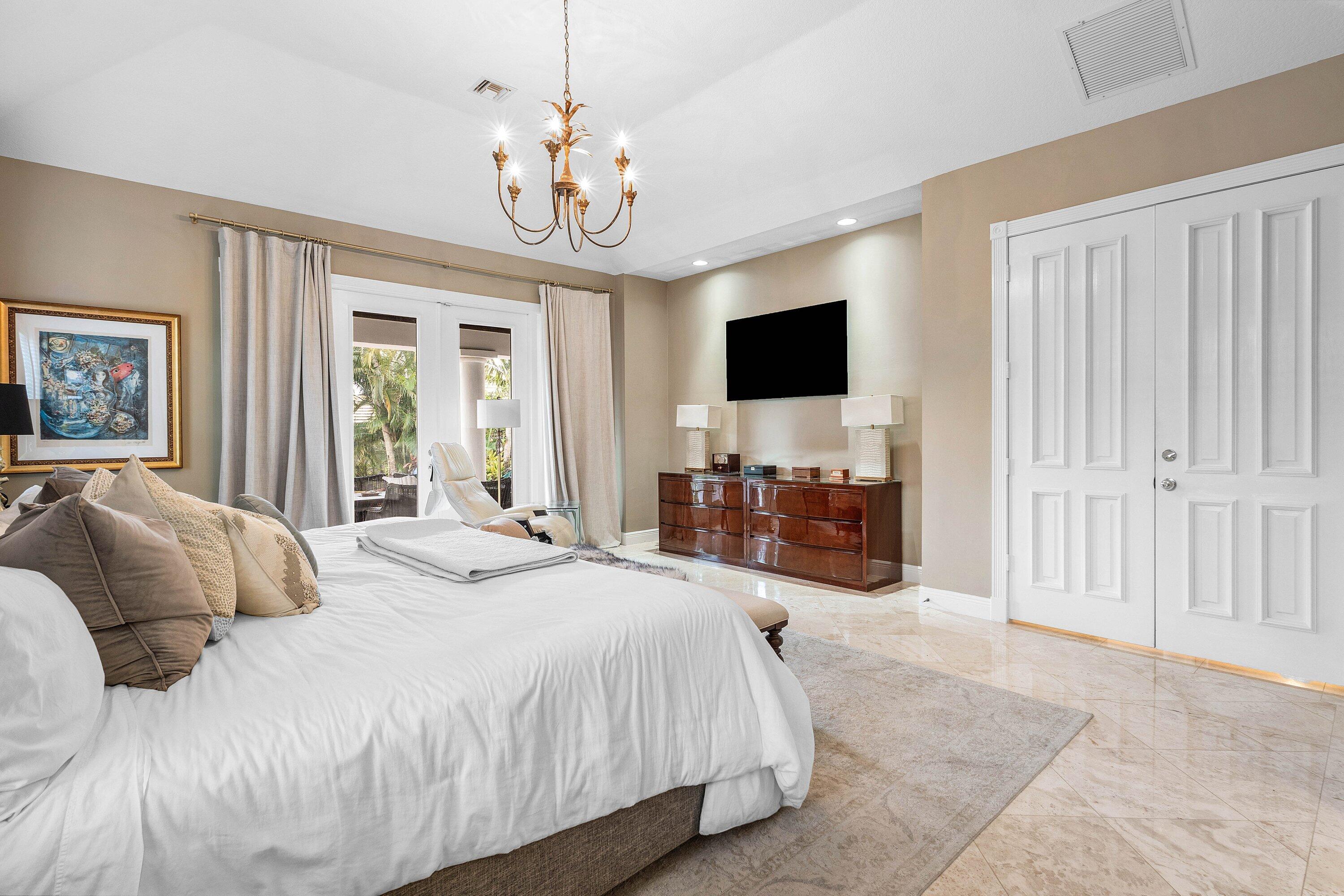 2 FIRESTONE, West Palm Beach FL 33401