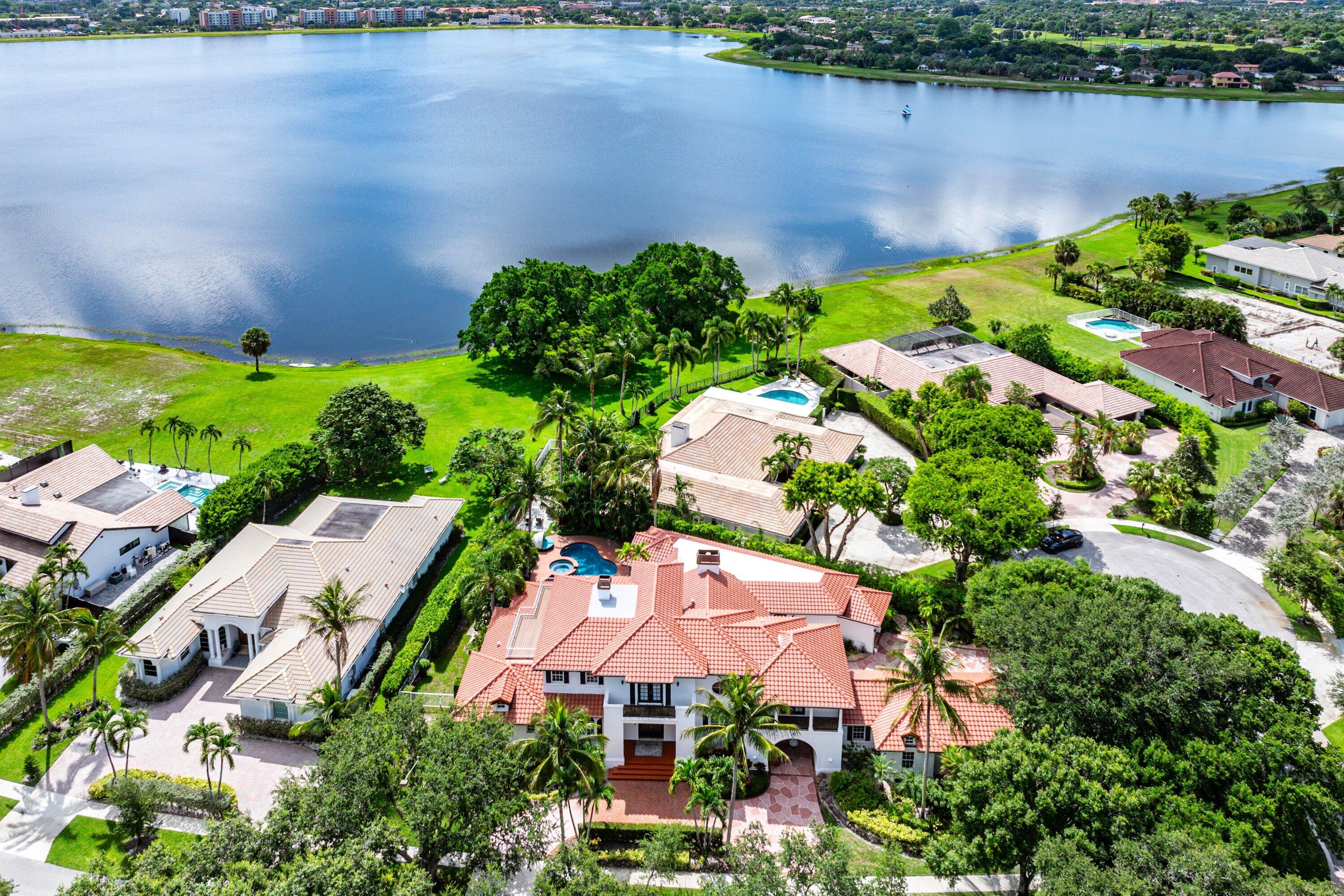 2 FIRESTONE, West Palm Beach FL 33401