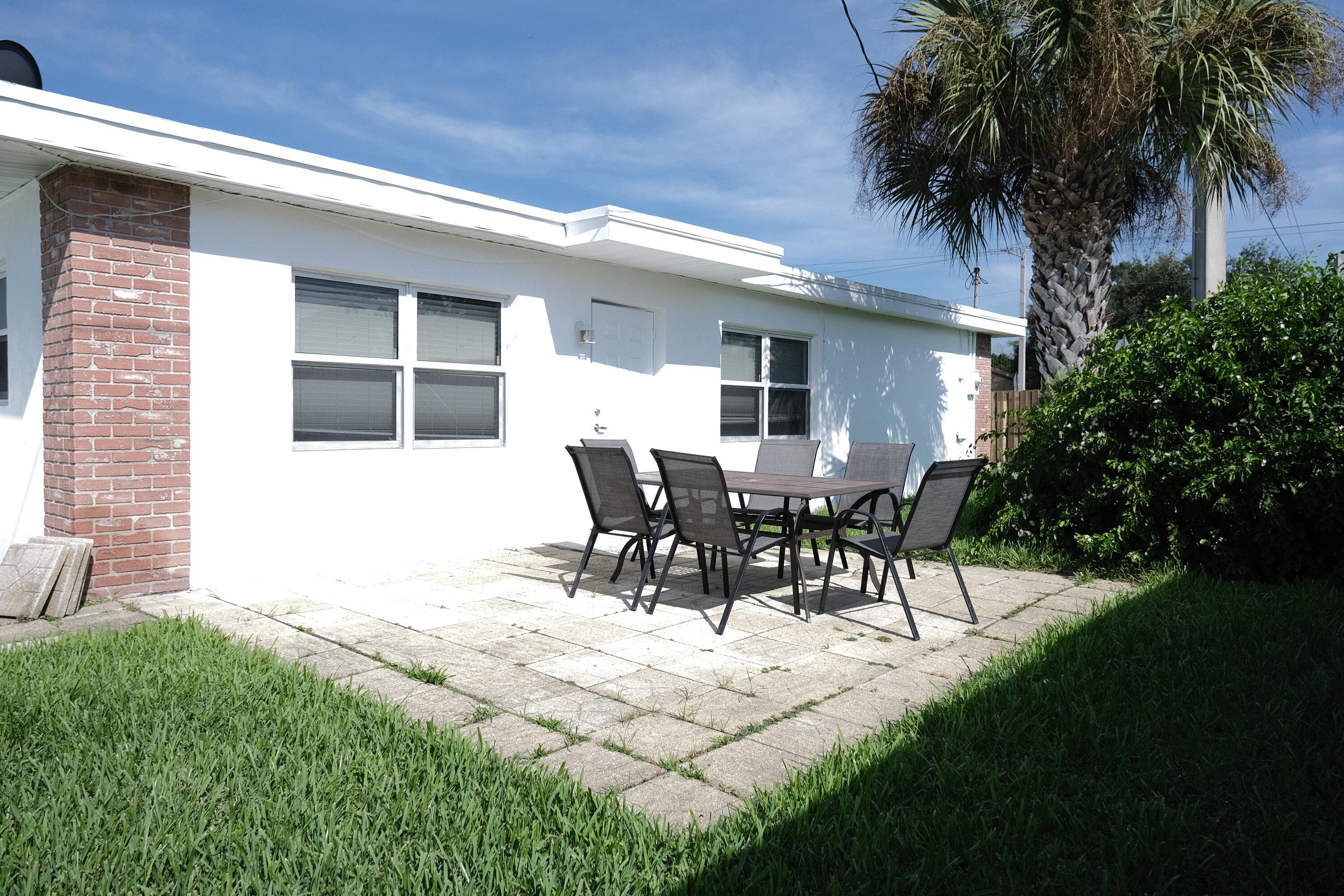 980 Woodland, West Palm Beach FL 33415