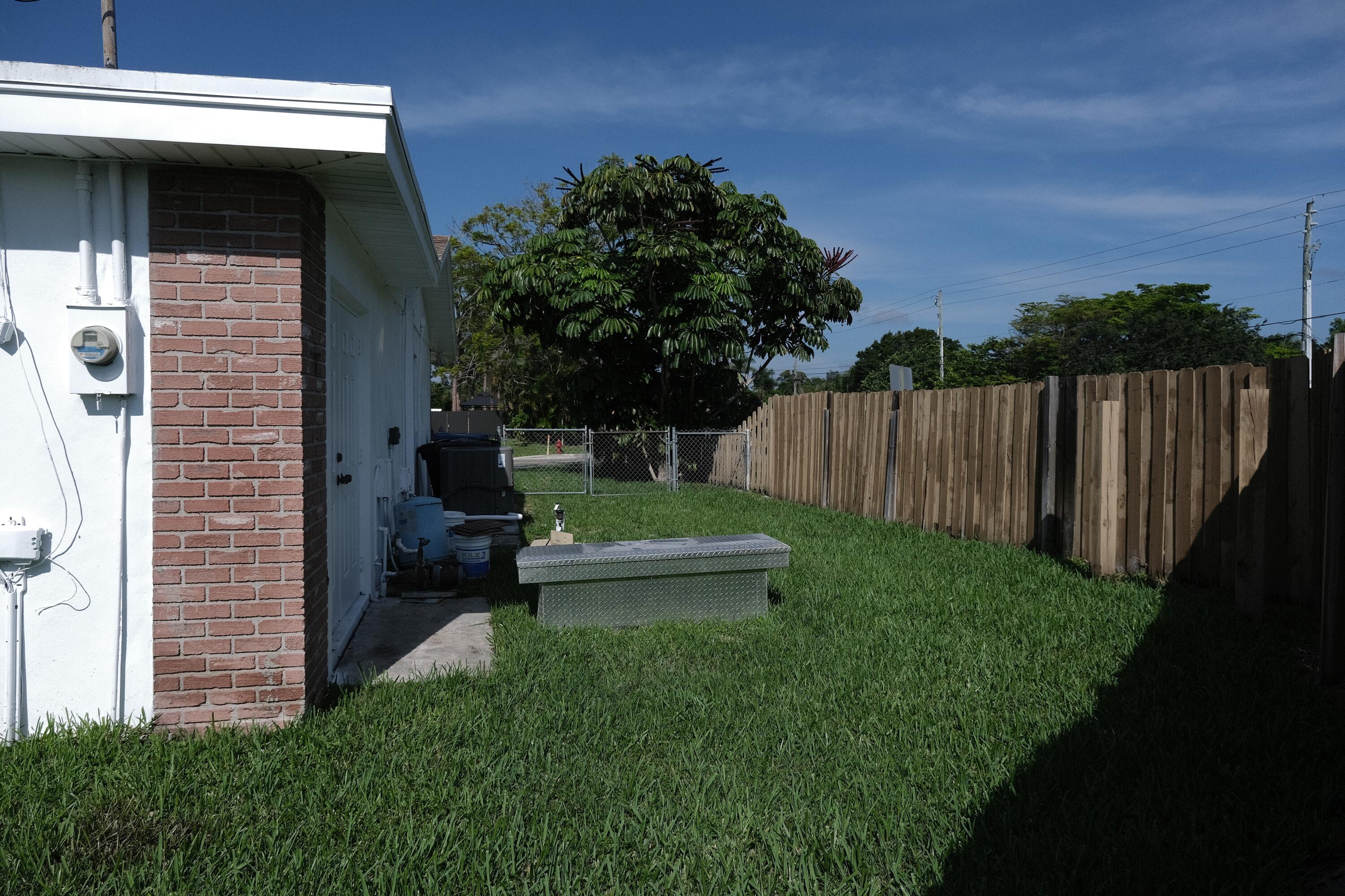 980 Woodland, West Palm Beach FL 33415