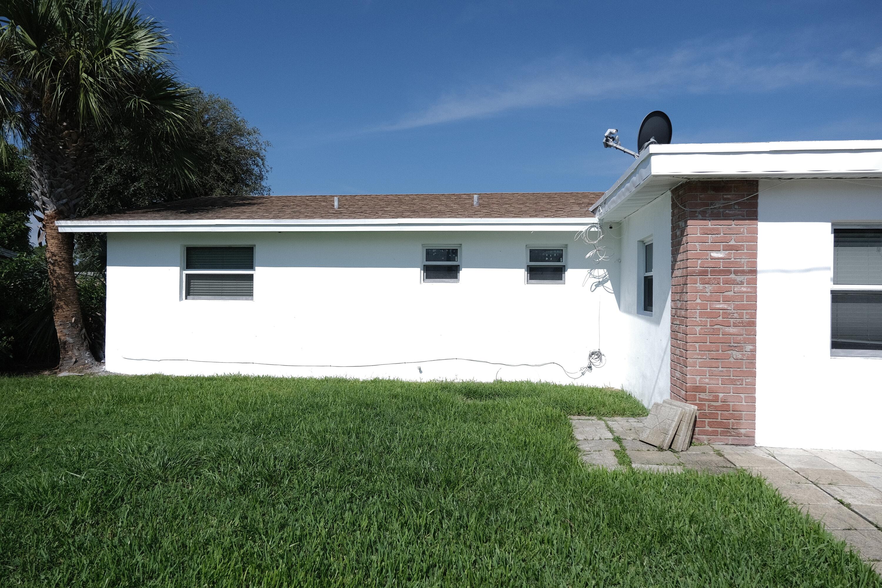 980 Woodland, West Palm Beach FL 33415