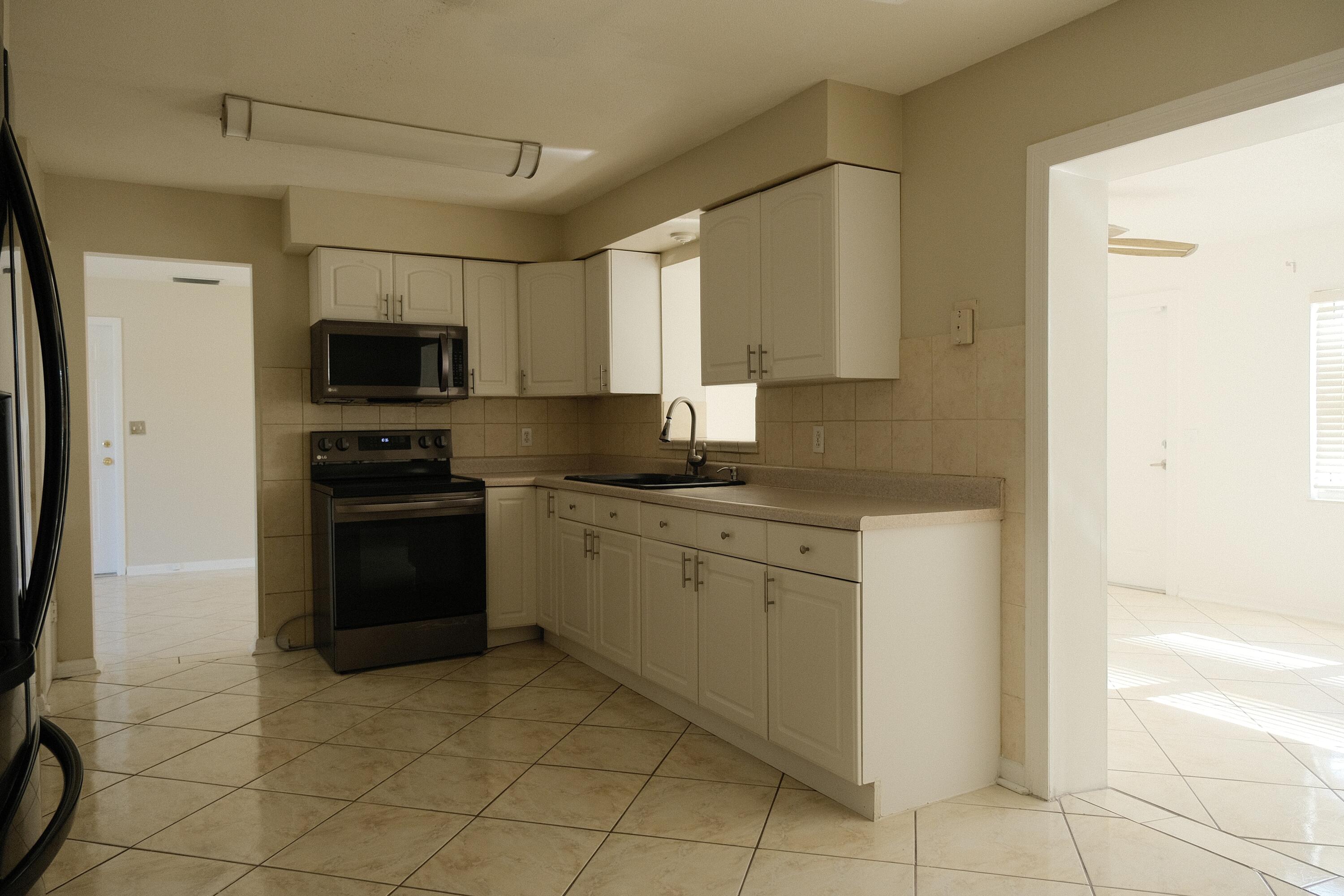 980 Woodland, West Palm Beach FL 33415