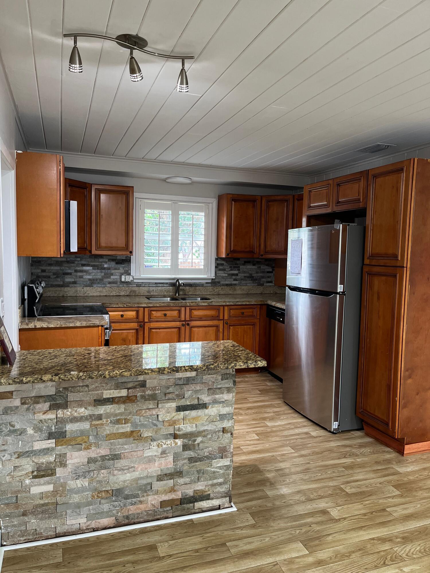 511 W PALM, Lantana FL 33462