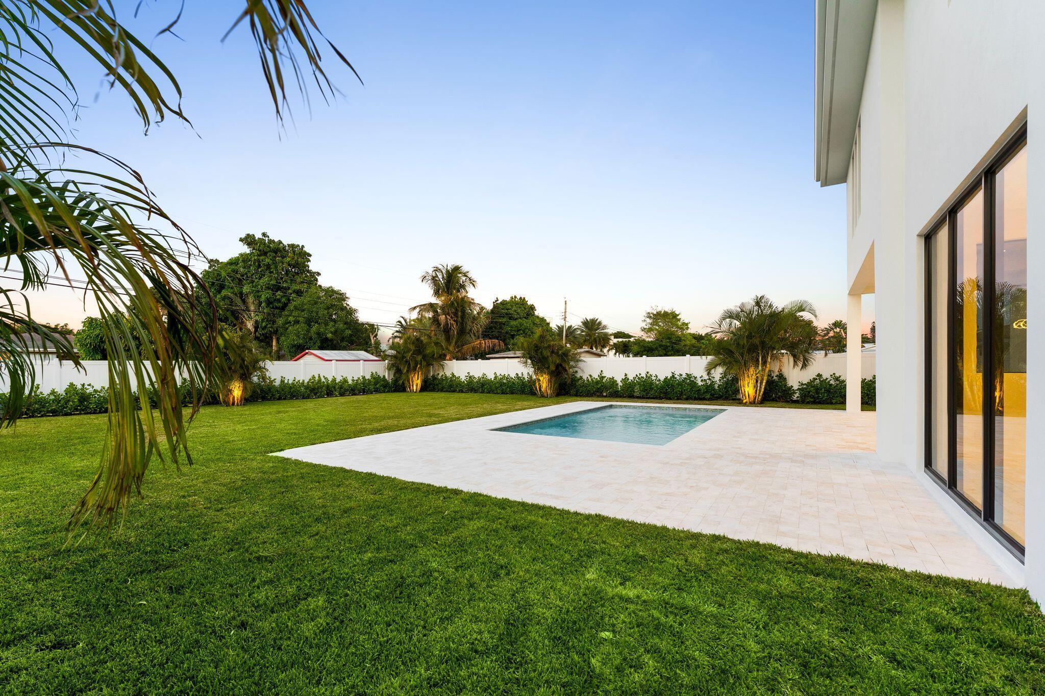 261 NW 8th, Boca Raton FL 33432