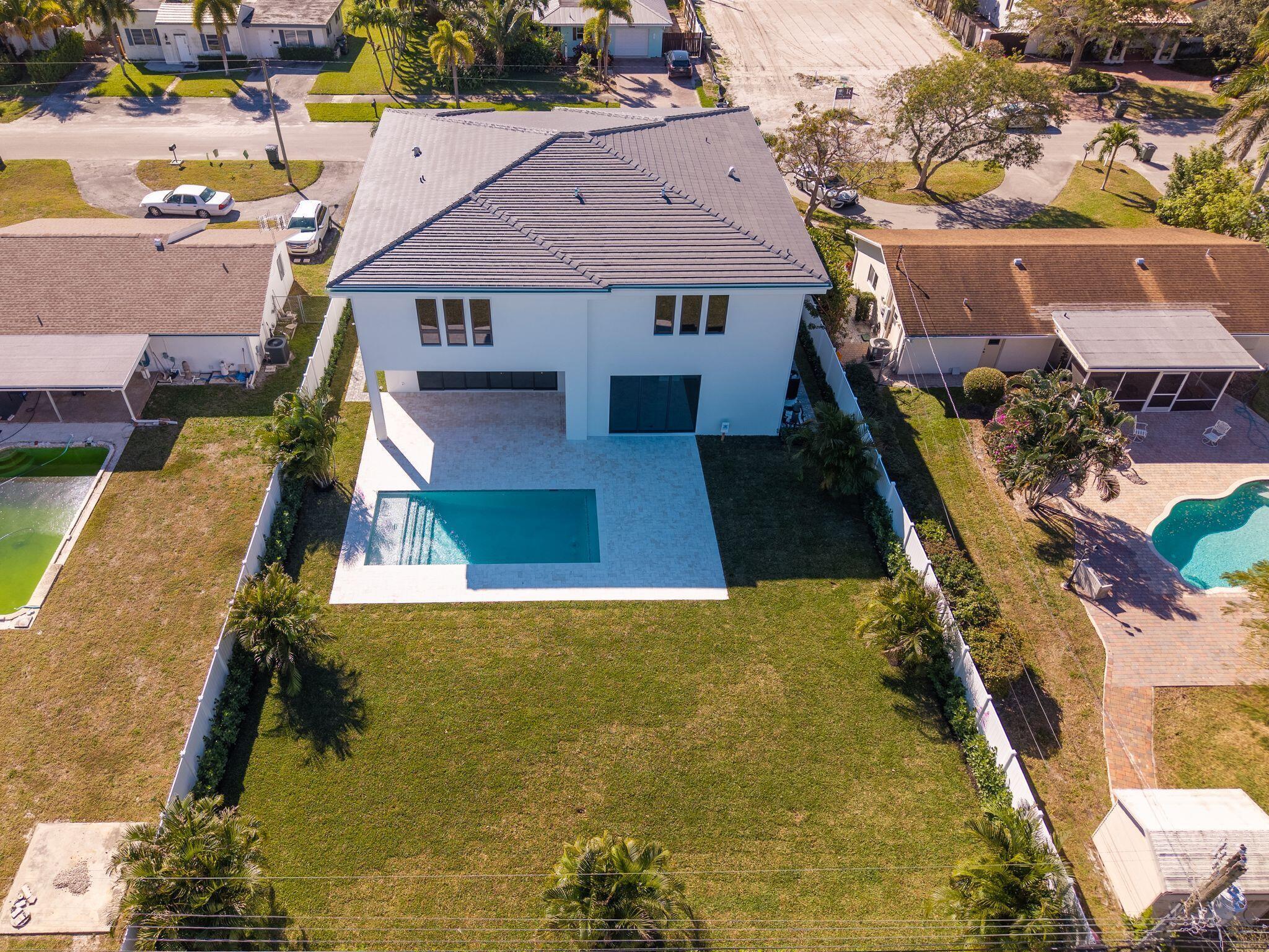 261 NW 8th, Boca Raton FL 33432