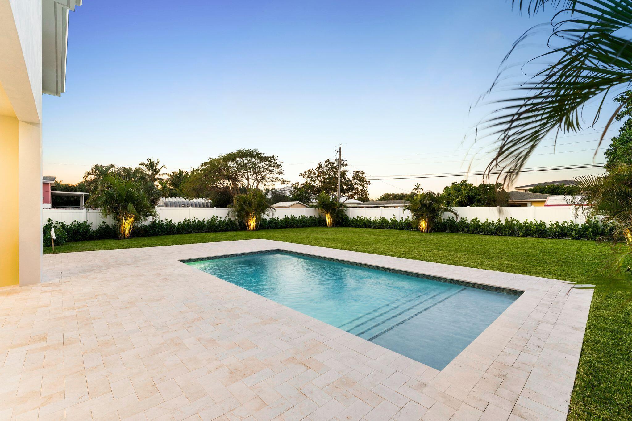 261 NW 8th, Boca Raton FL 33432