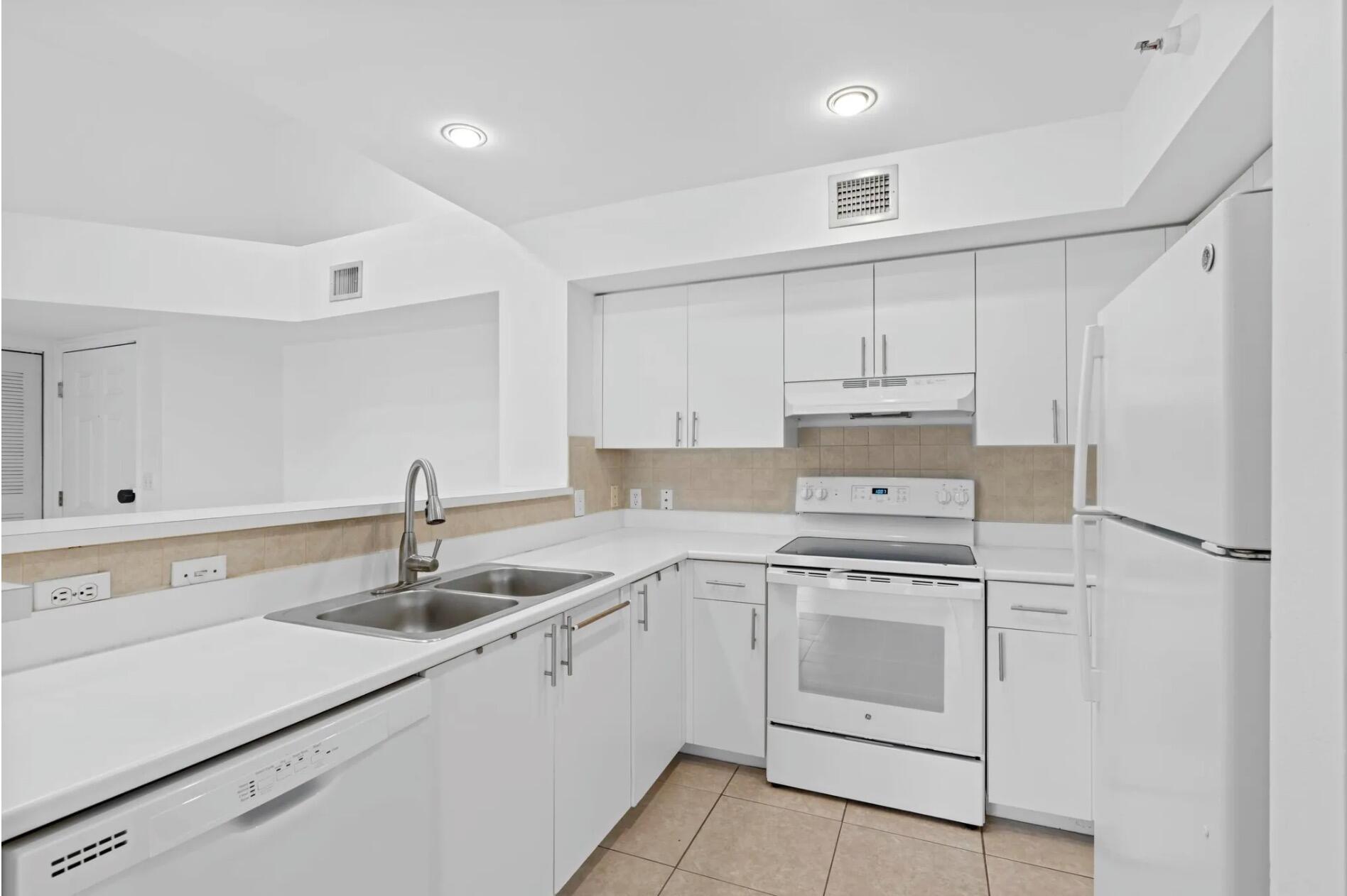 135 Yacht Club #305, Hypoluxo FL 33462